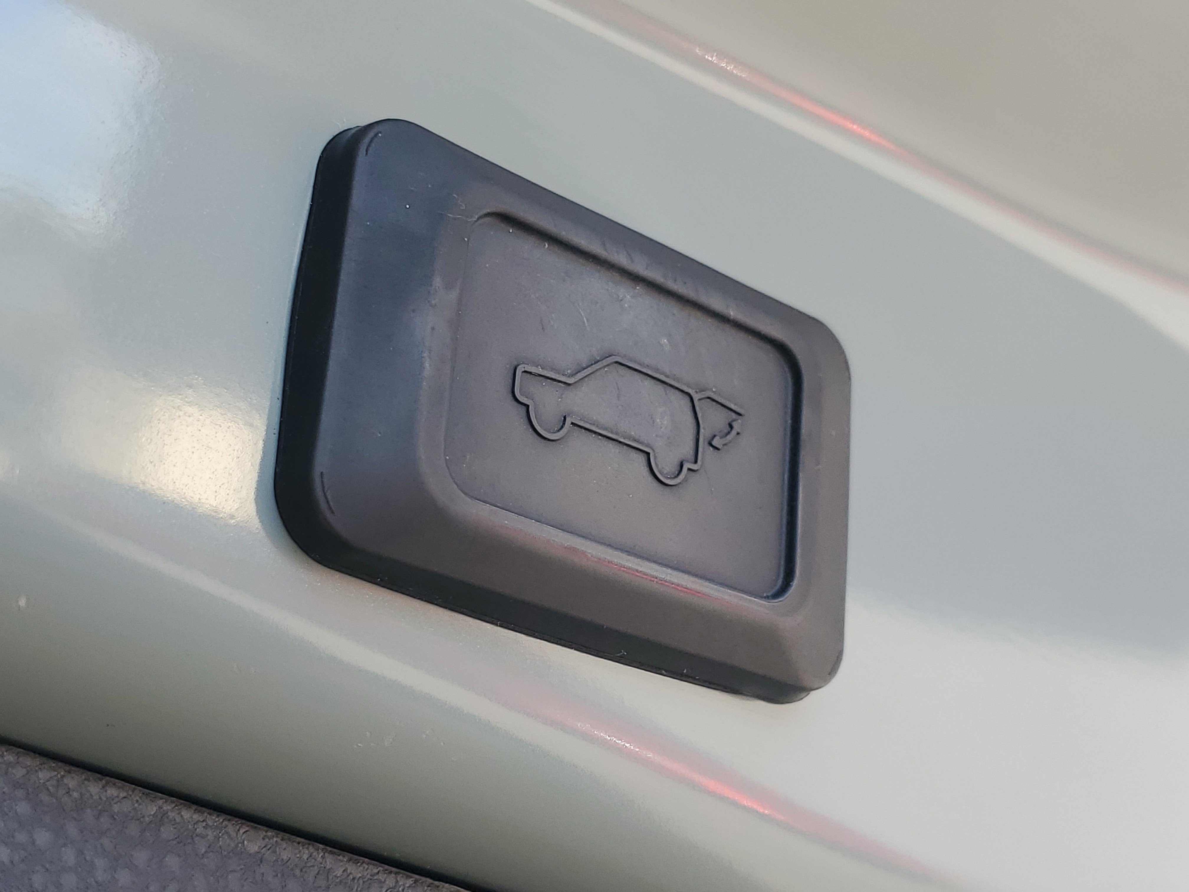 Used 2022 Toyota RAV4 XLE image 9