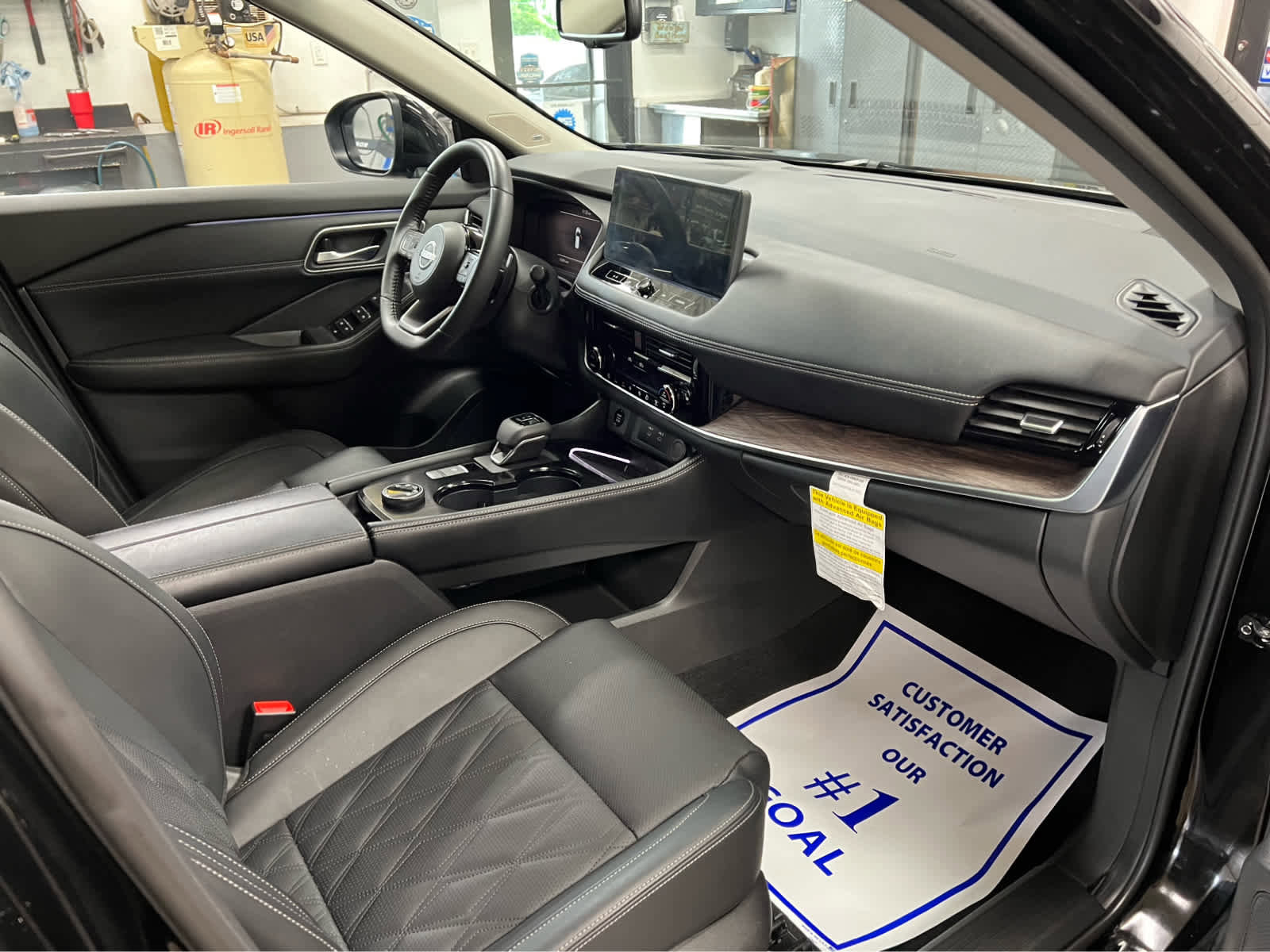 Used 2024 Nissan Rogue Platinum w/ Platinum Premium Package image 31