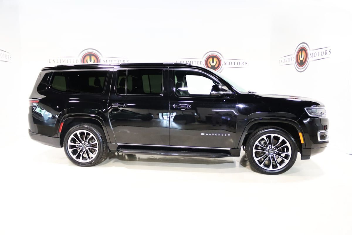 Used 2023 Jeep Wagoneer L Series II w/ Premium Group I AWD/4WD image 5