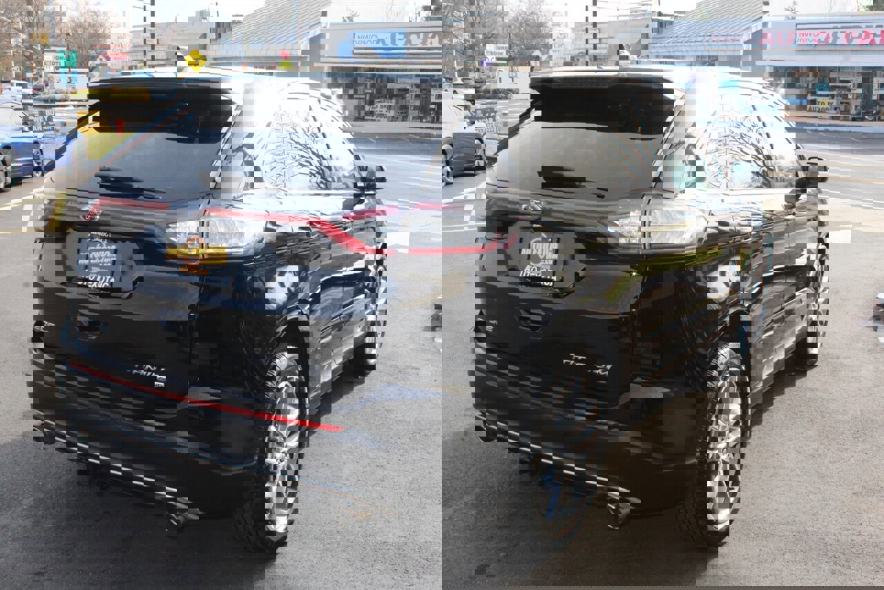 Used 2017 Ford Edge Titanium w/ Equipment Group 301A AWD/4WD image 3