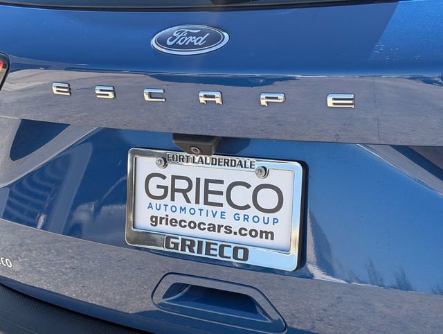 Used 2022 Ford Escape SE w/ SE Sport Appearance Package image 16