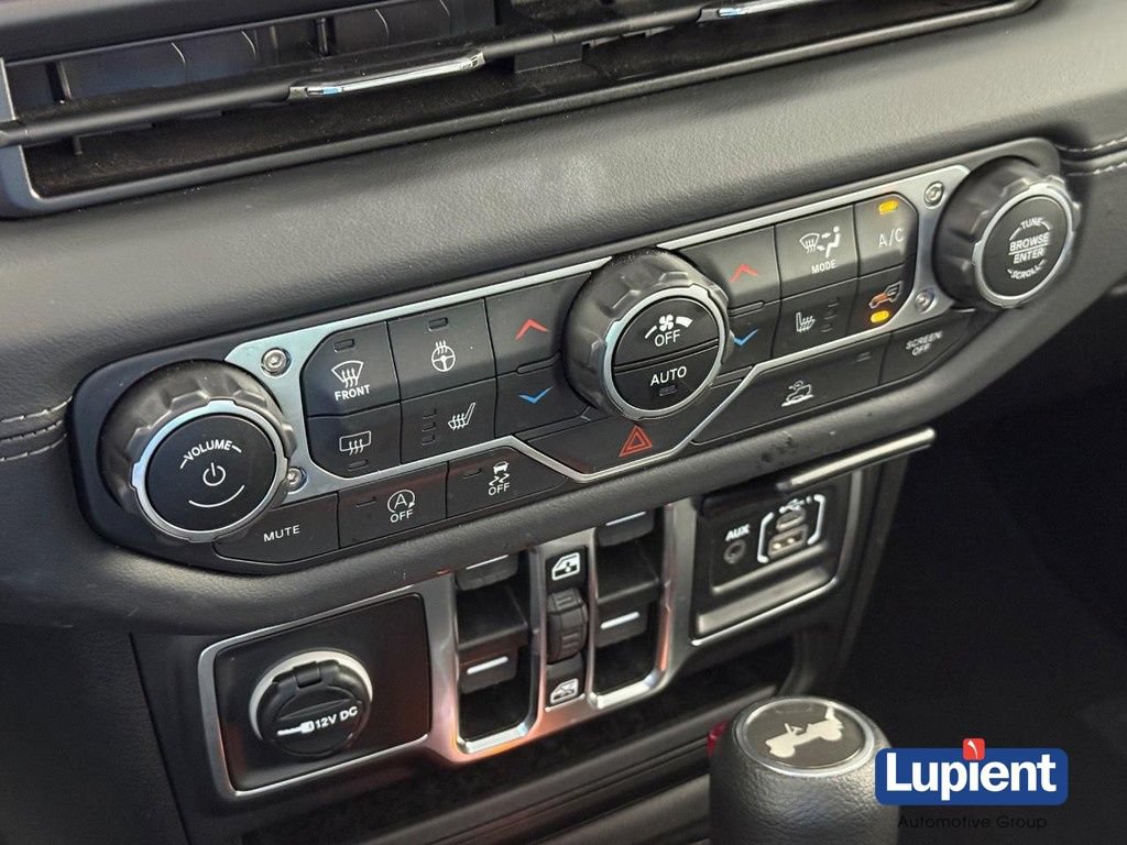 Used 2025 Jeep Wrangler Unlimited Sahara AWD/4WD image 28