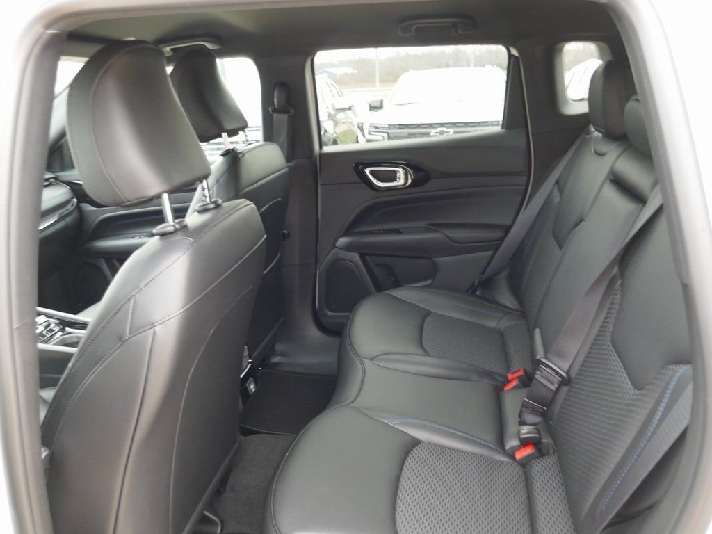 New 2026 Jeep Compass Latitude image 12