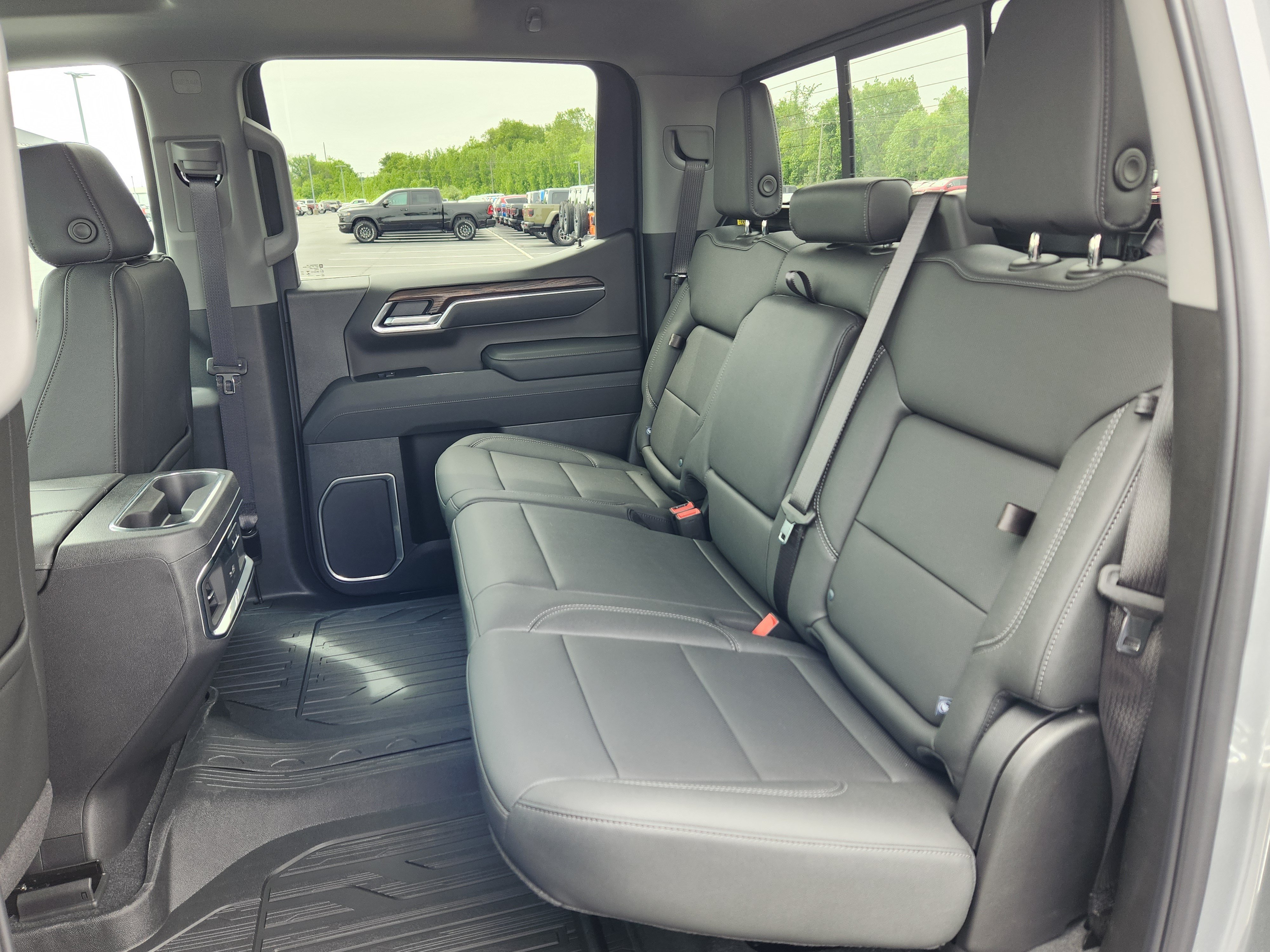 New 2026 GMC Sierra 1500 SLT w/ SLT Premium Plus Package AWD/4WD image 8