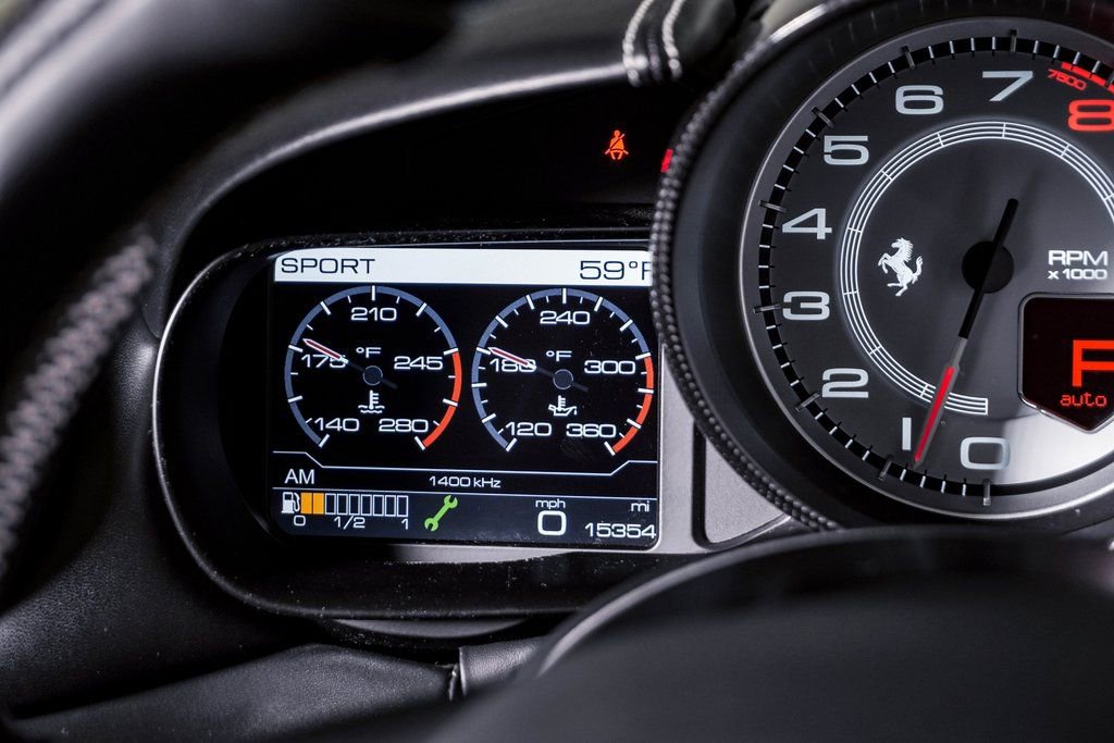 Used 2015 Ferrari California T image 31