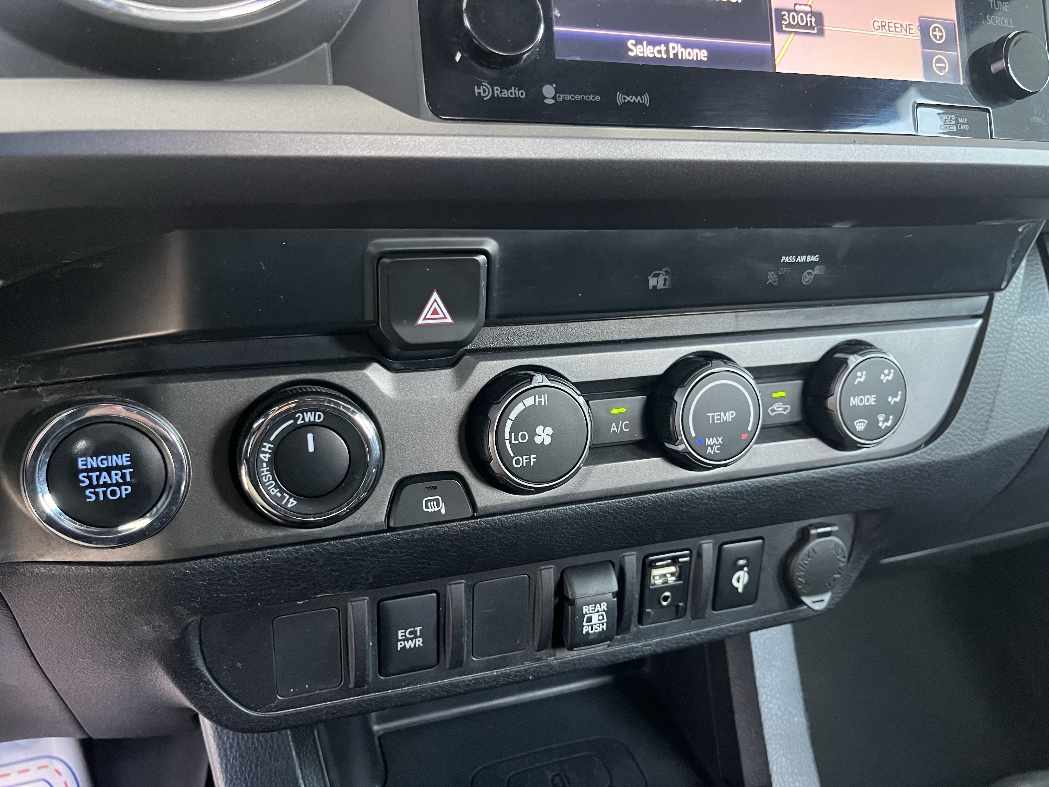 Used 2019 Toyota Tacoma TRD Off-Road AWD/4WD image 10