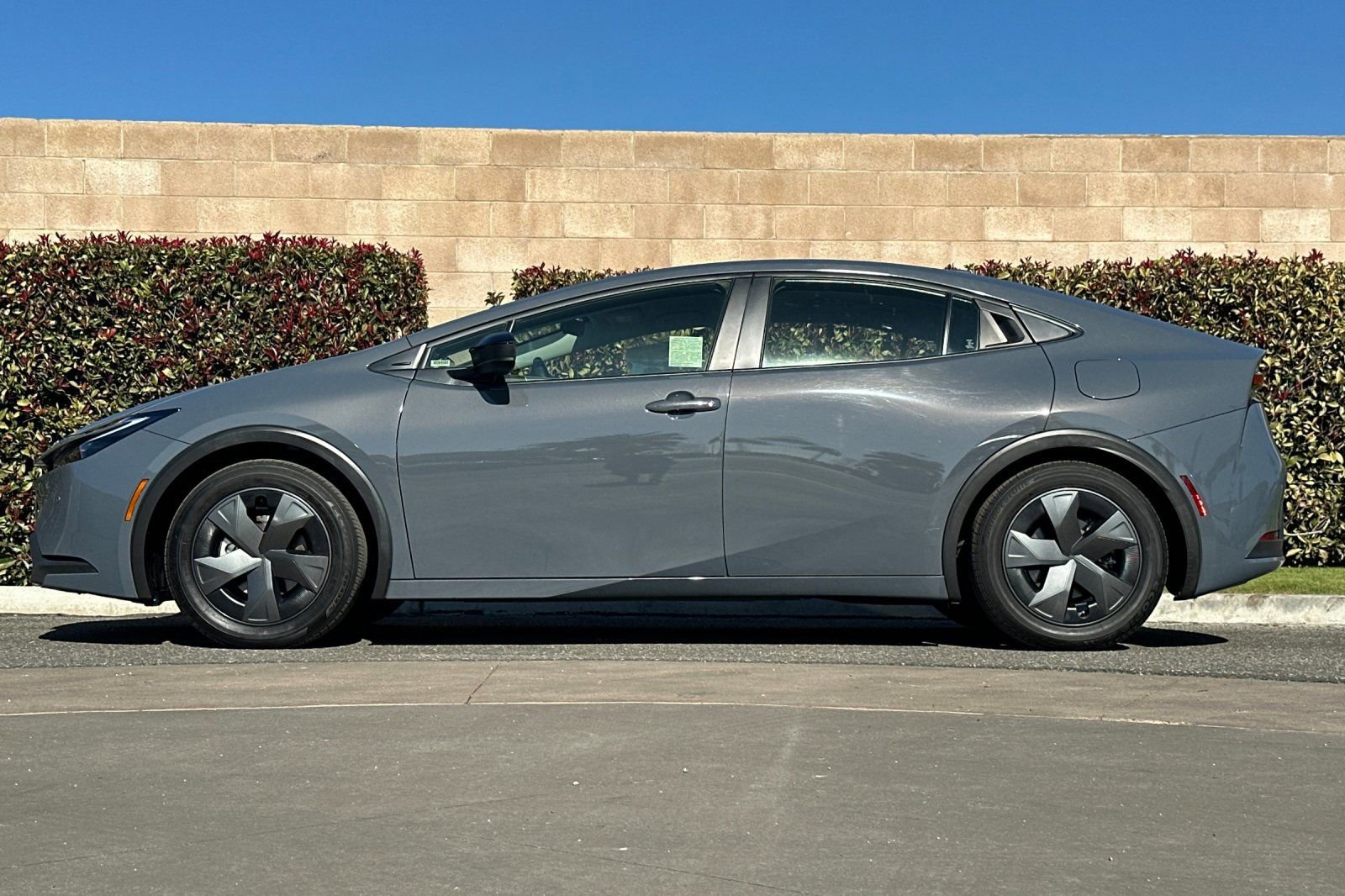 Used 2025 Toyota Prius LE image 7