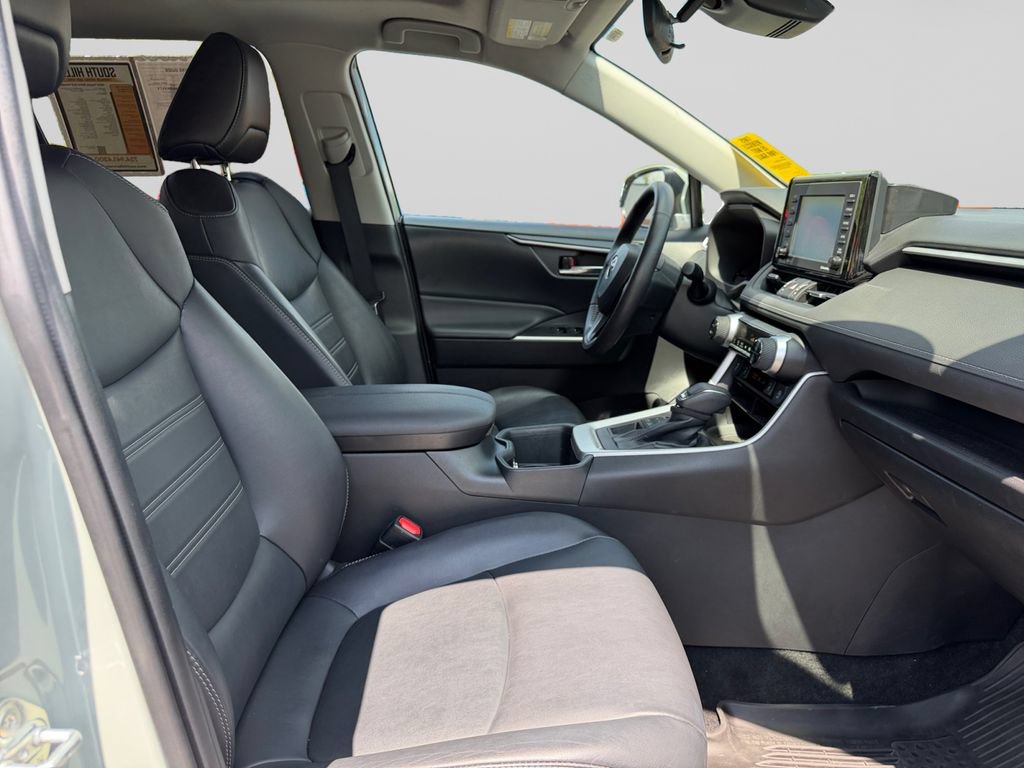 Used 2022 Toyota RAV4 XLE Premium AWD/4WD image 17