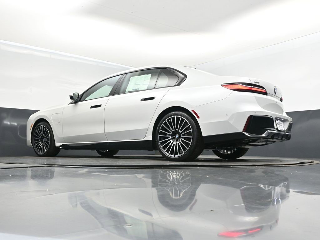 New 2026 BMW 750e xDrive image 21