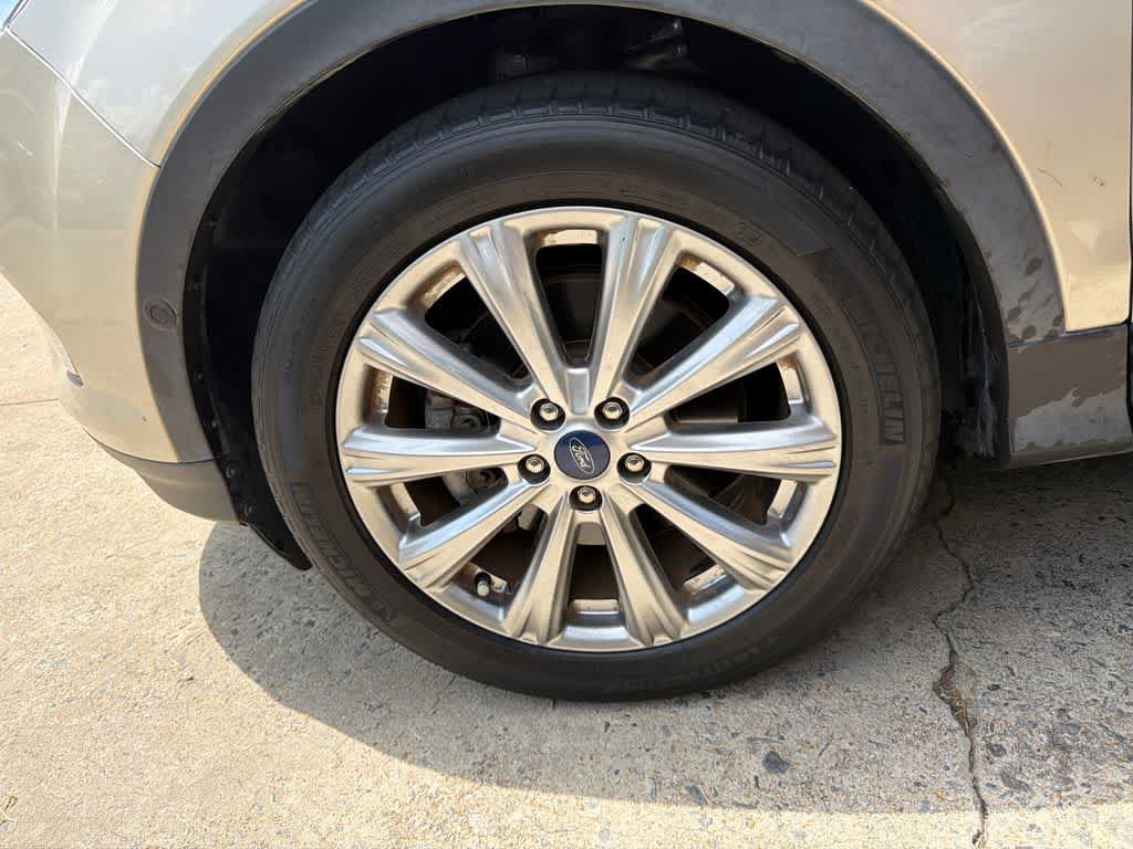Used 2018 Ford Escape Titanium w/ Ford Safe & Smart Package FWD image 7