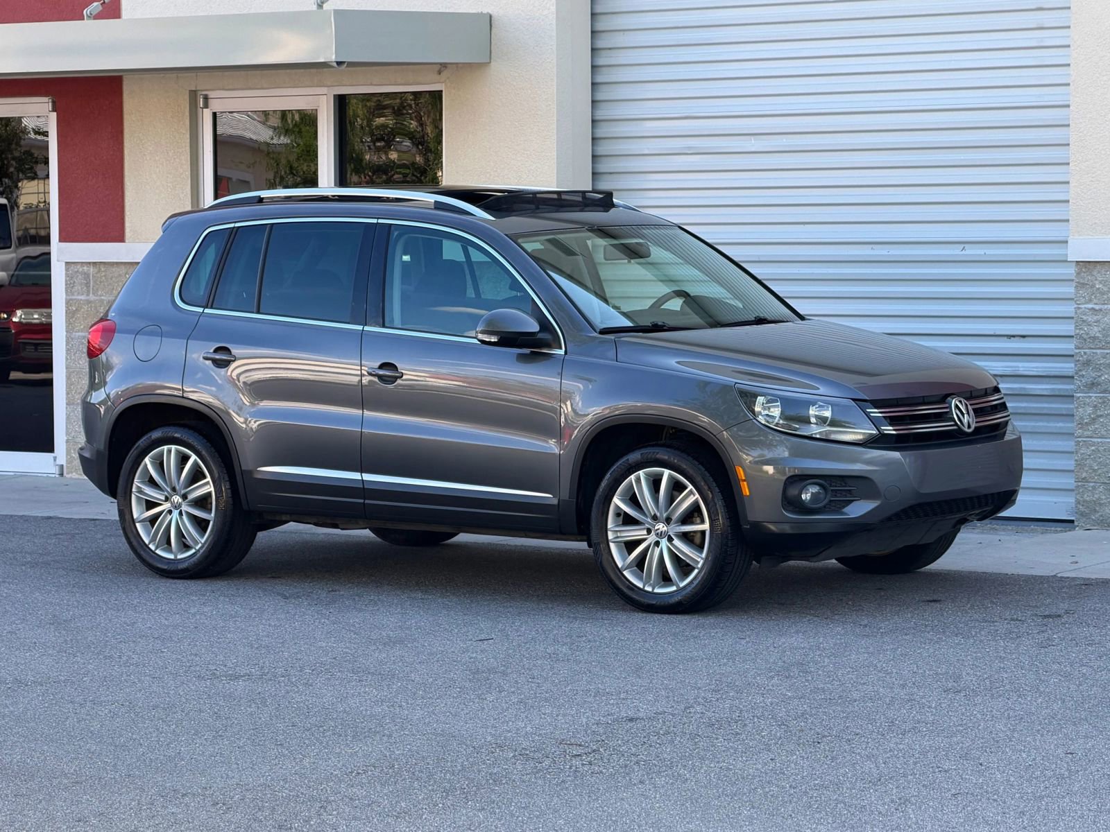 Used 2014 Volkswagen Tiguan S FWD image 2