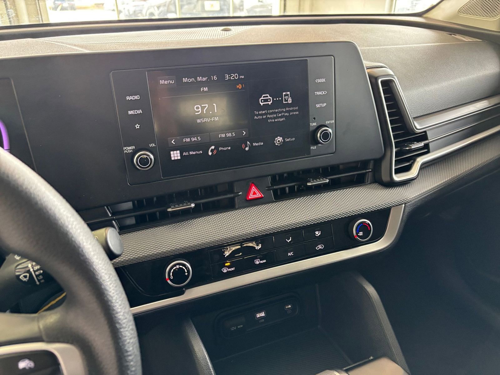 Used 2025 Kia Sportage LX image 20