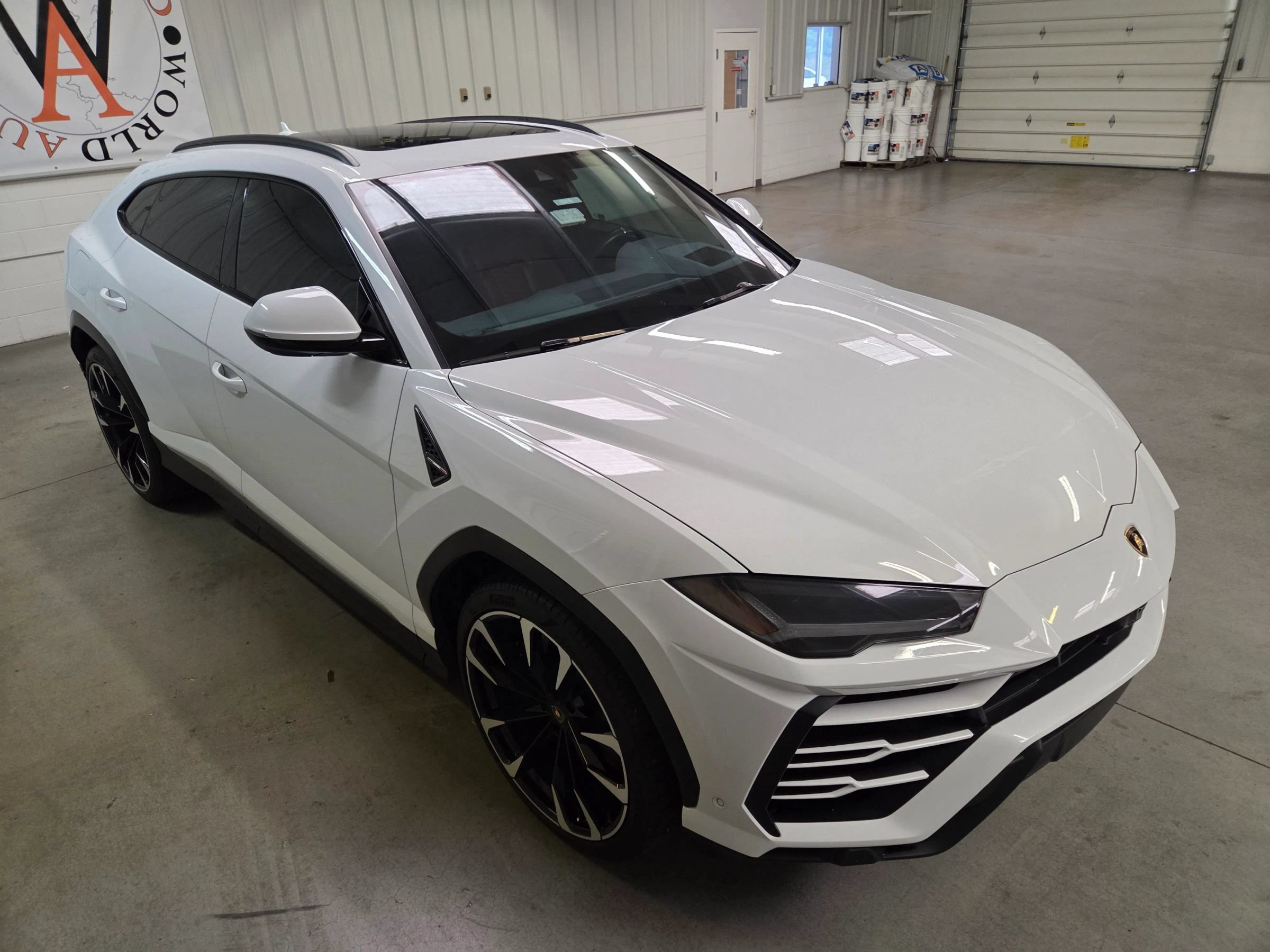 Used 2020 Lamborghini Urus AWD/4WD image 11