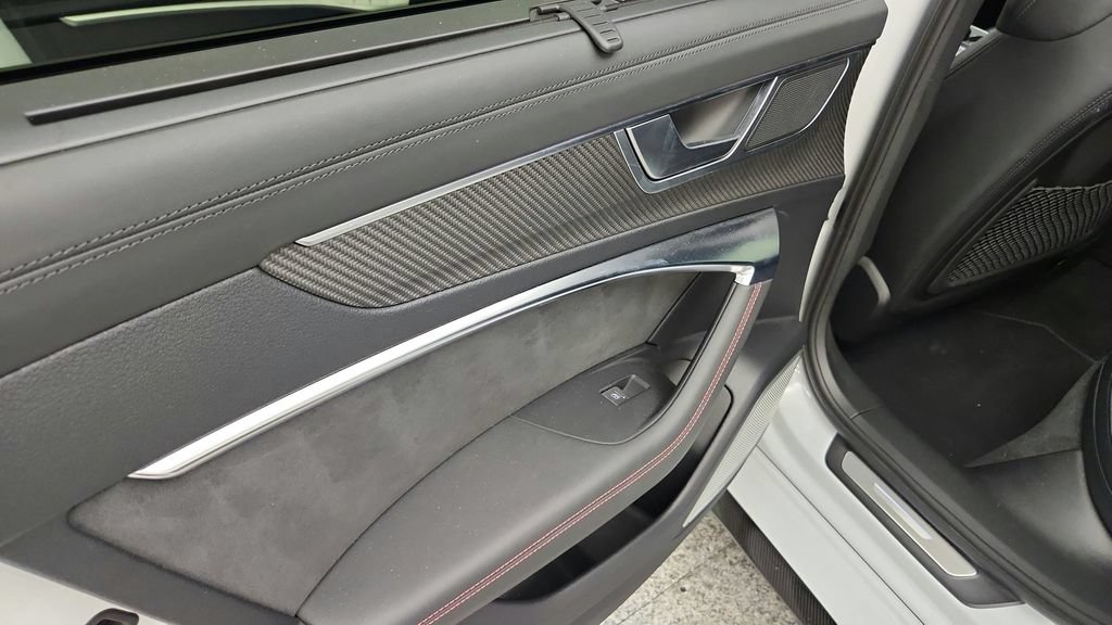 Used 2022 Audi RS 6 AWD/4WD image 38