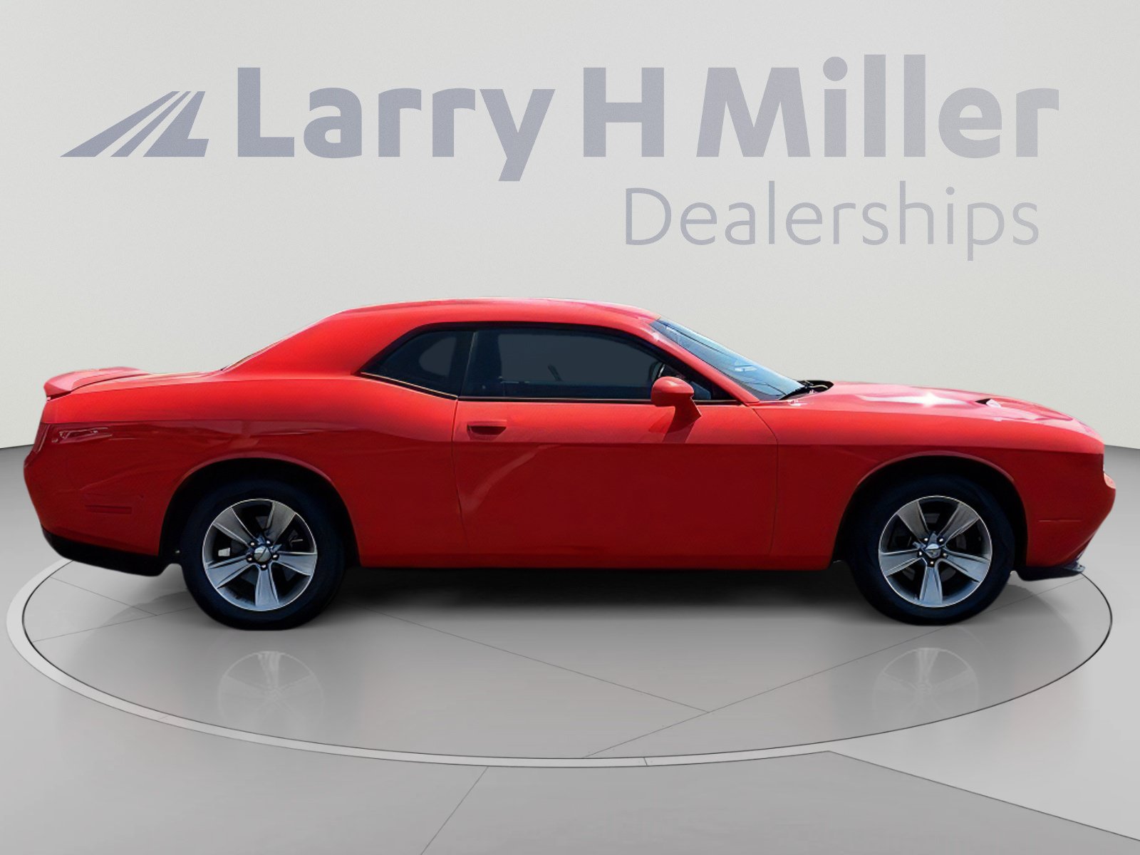 Used 2020 Dodge Challenger SXT RWD image 7