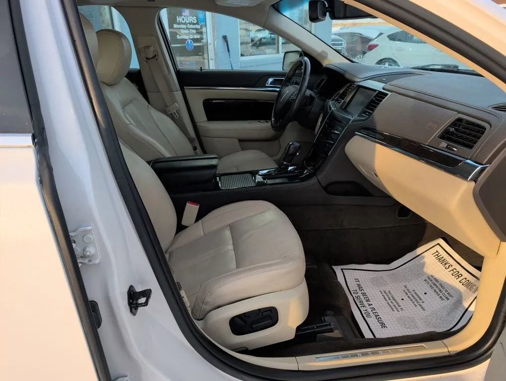 Used 2015 Lincoln MKS AWD w/ Equipment Group 101A image 31