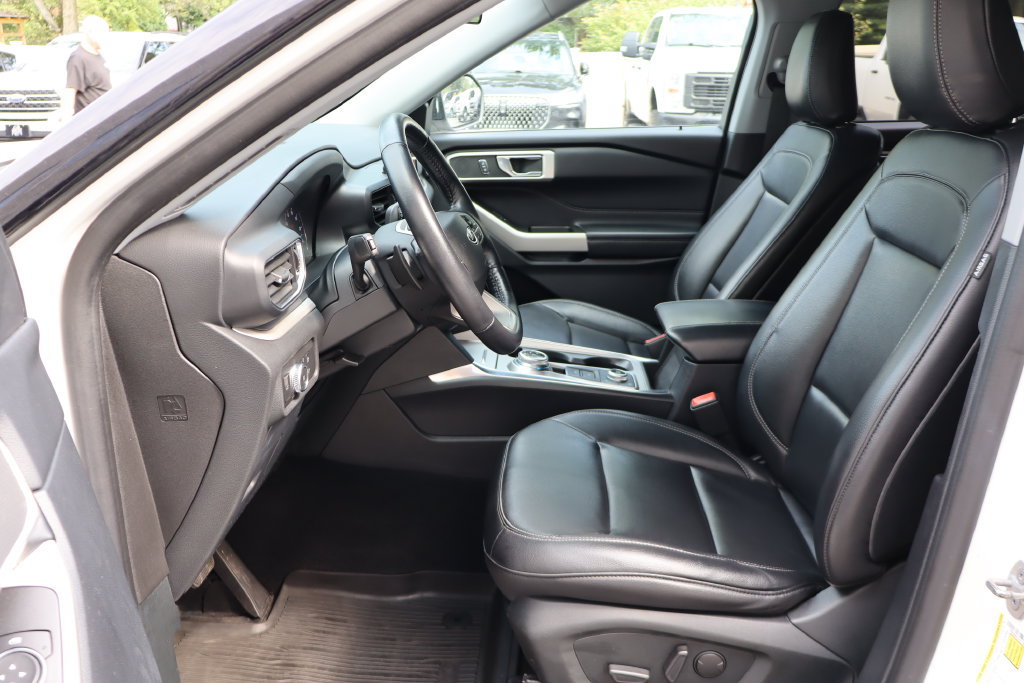 Used 2020 Ford Explorer XLT w/ Equipment Group 202A AWD/4WD image 19