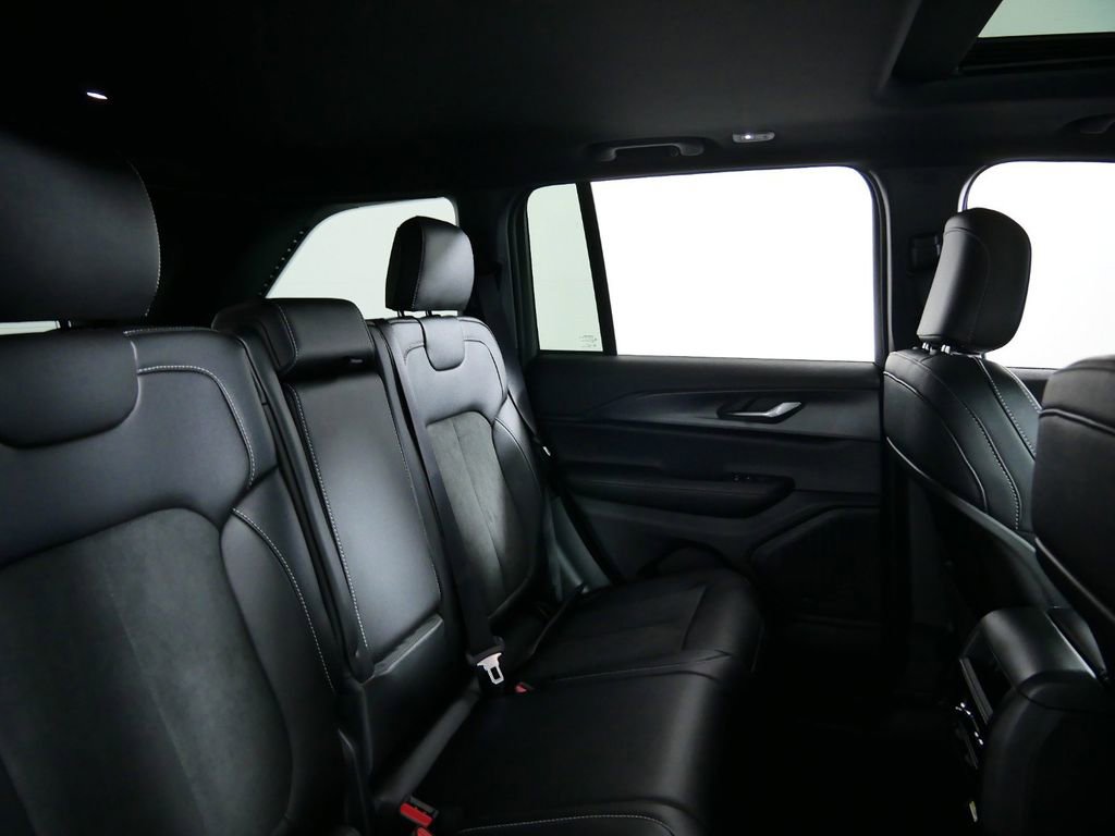 Certified 2024 Jeep Grand Cherokee Altitude image 28