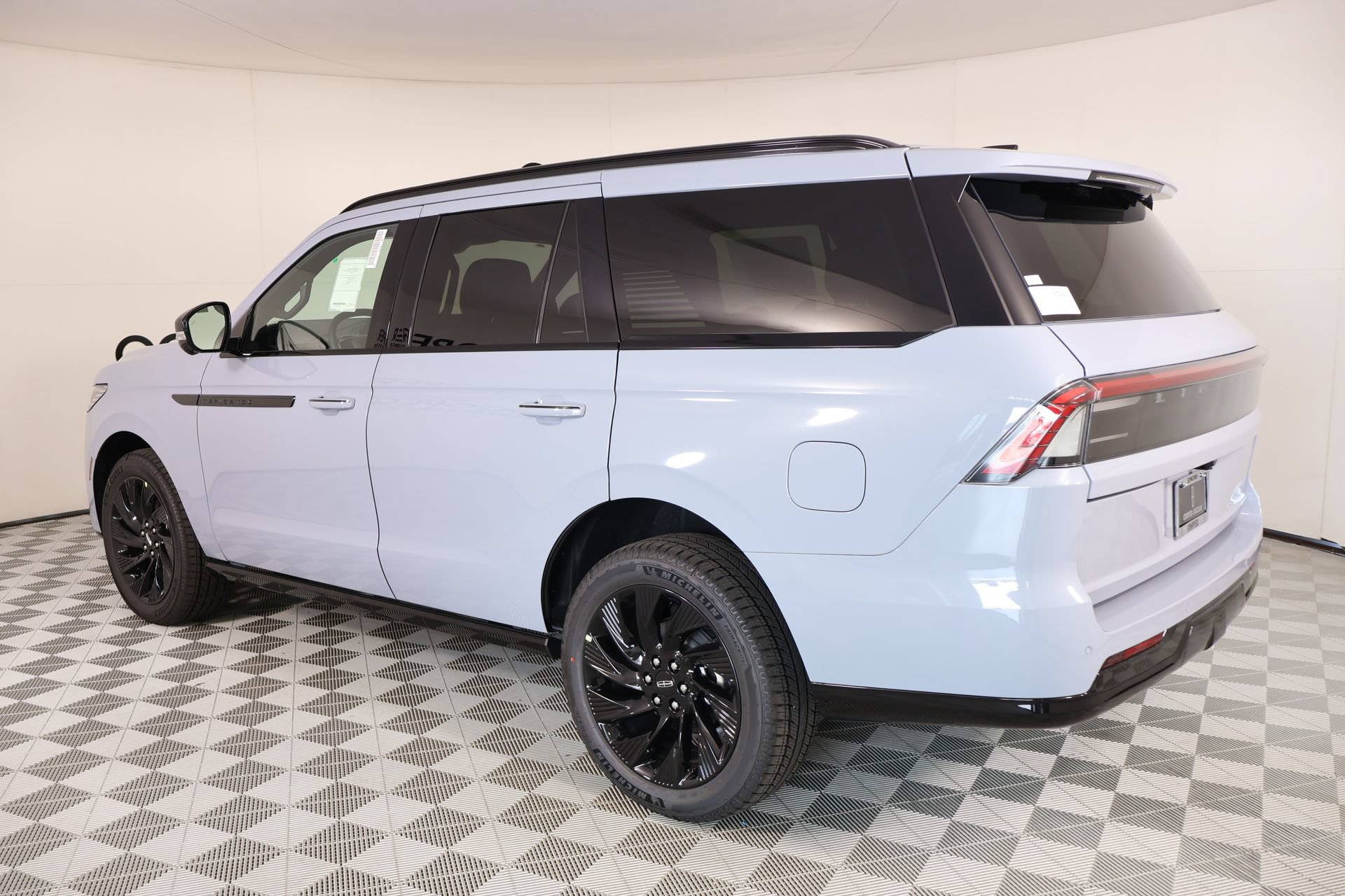 New 2027 Lincoln Navigator Reserve w/ Jet Appearance Package AWD/4WD image 25