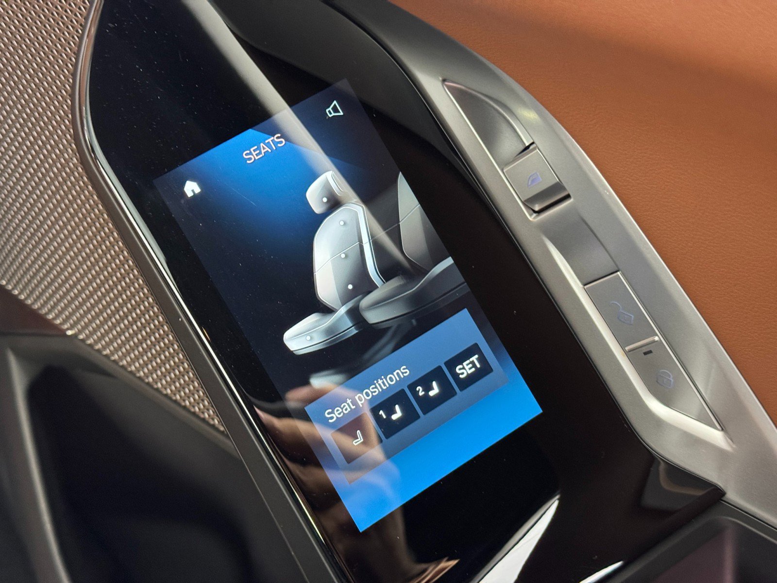 Used 2024 BMW i7 xDrive60 w/ Premium Package image 40