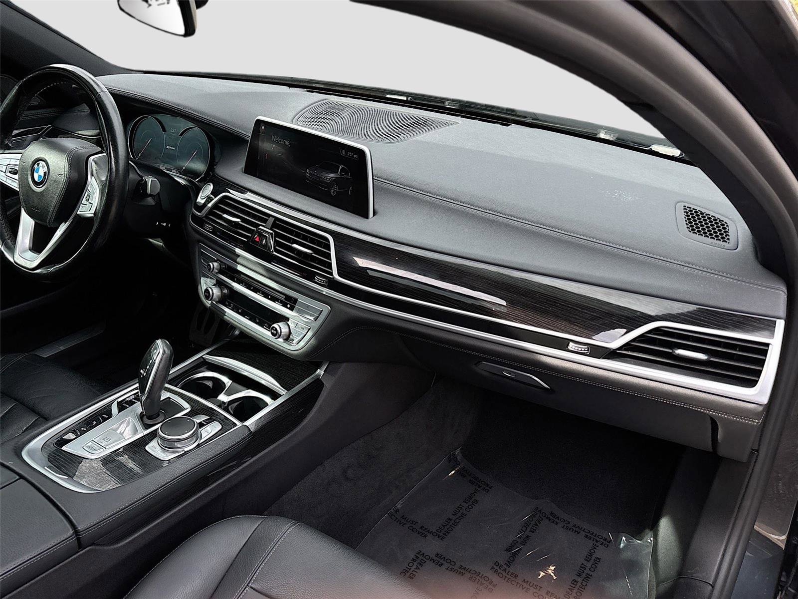 Used 2019 BMW 740e xDrive w/ M Sport Package image 33