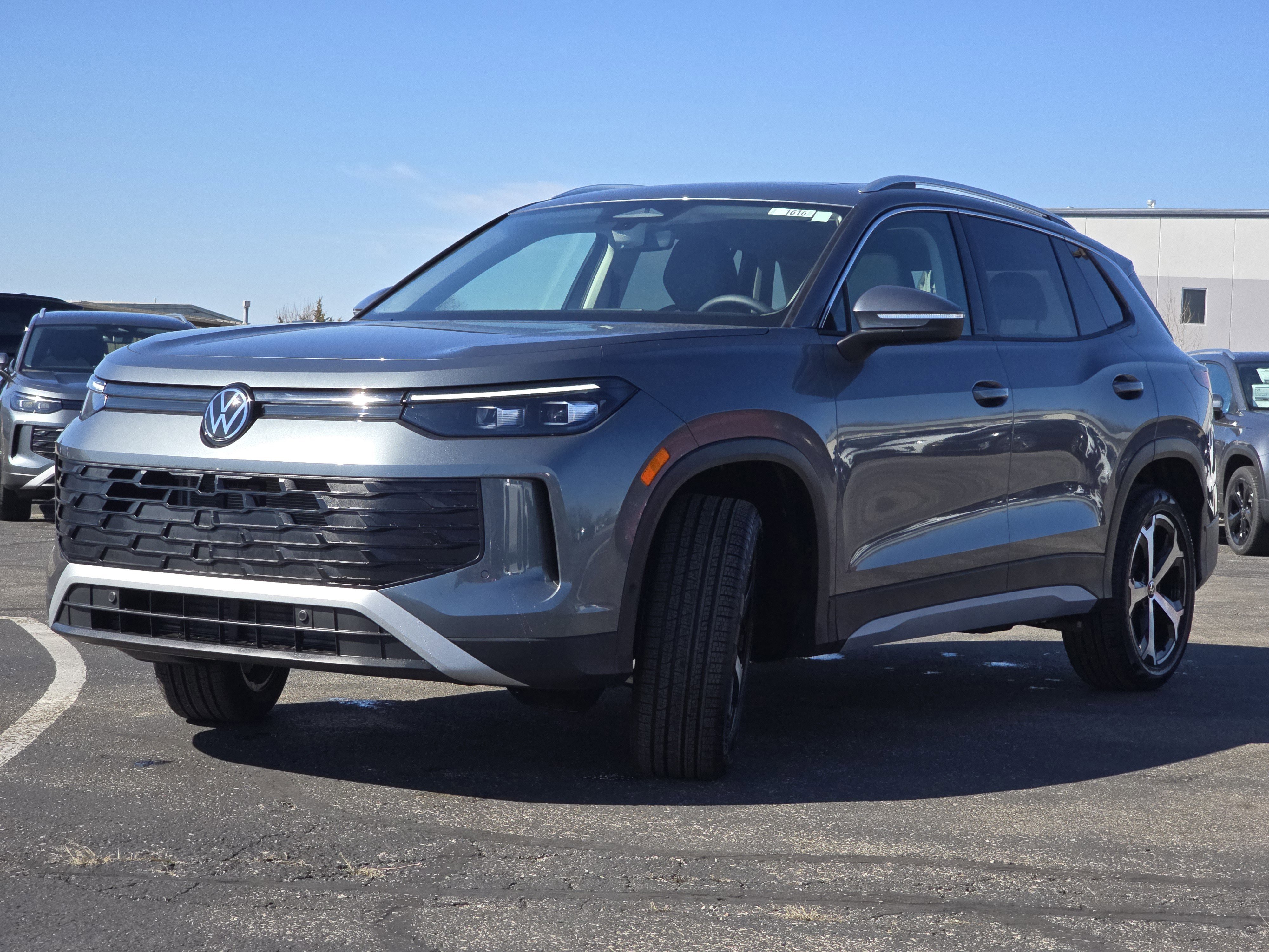 New 2026 Volkswagen Tiguan SE image 3