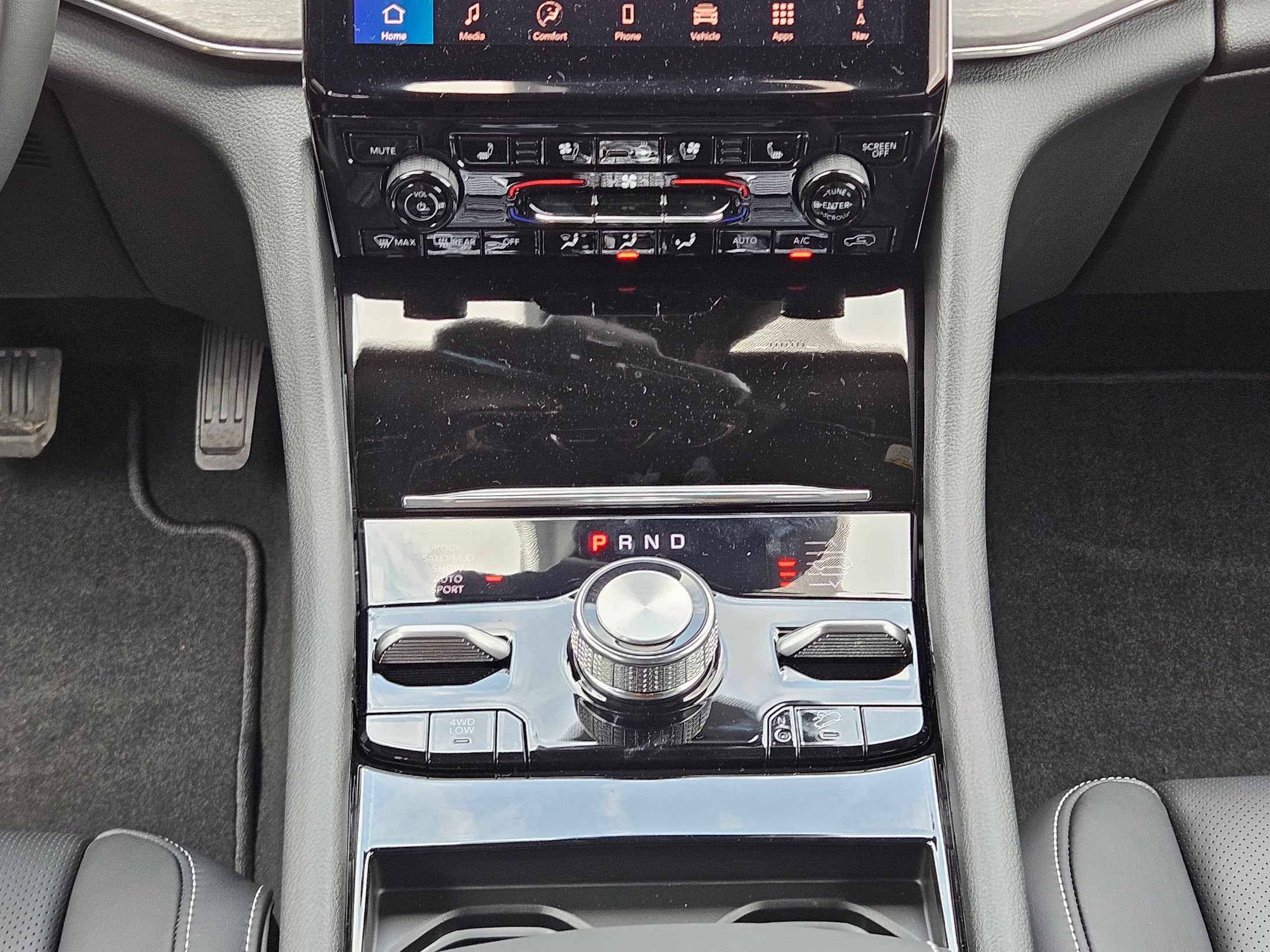 New 2025 Jeep Grand Cherokee L Overland w/ Advanced Protech Group III AWD/4WD image 17