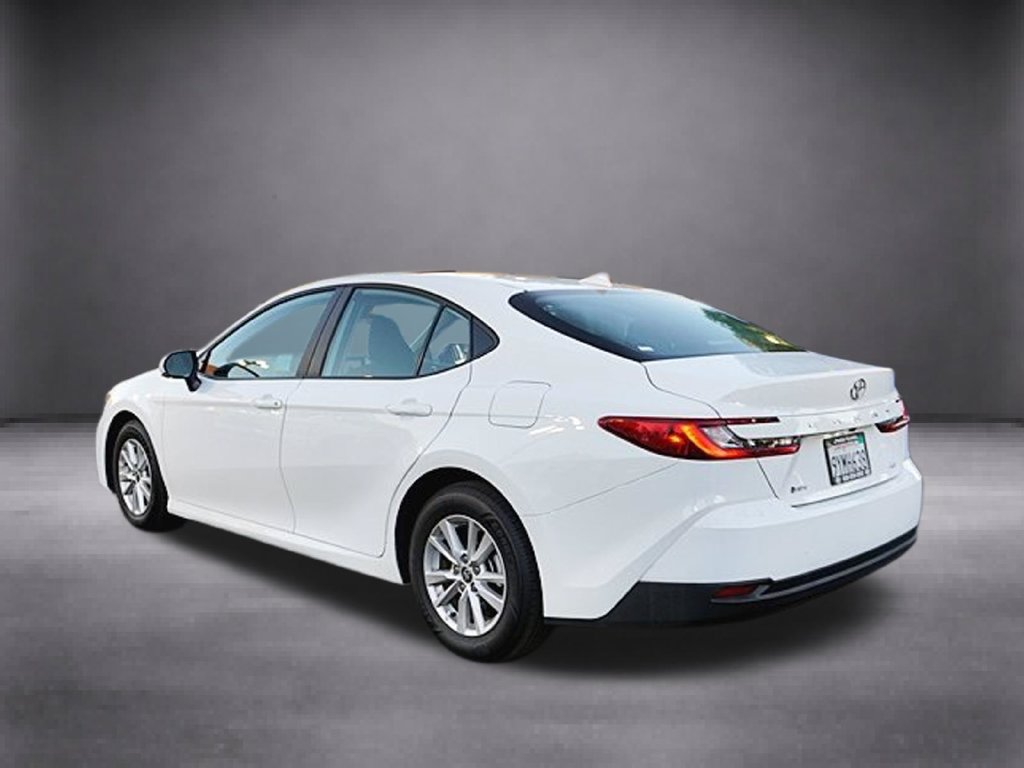 Used 2026 Toyota Camry Hybrid FWD image 7