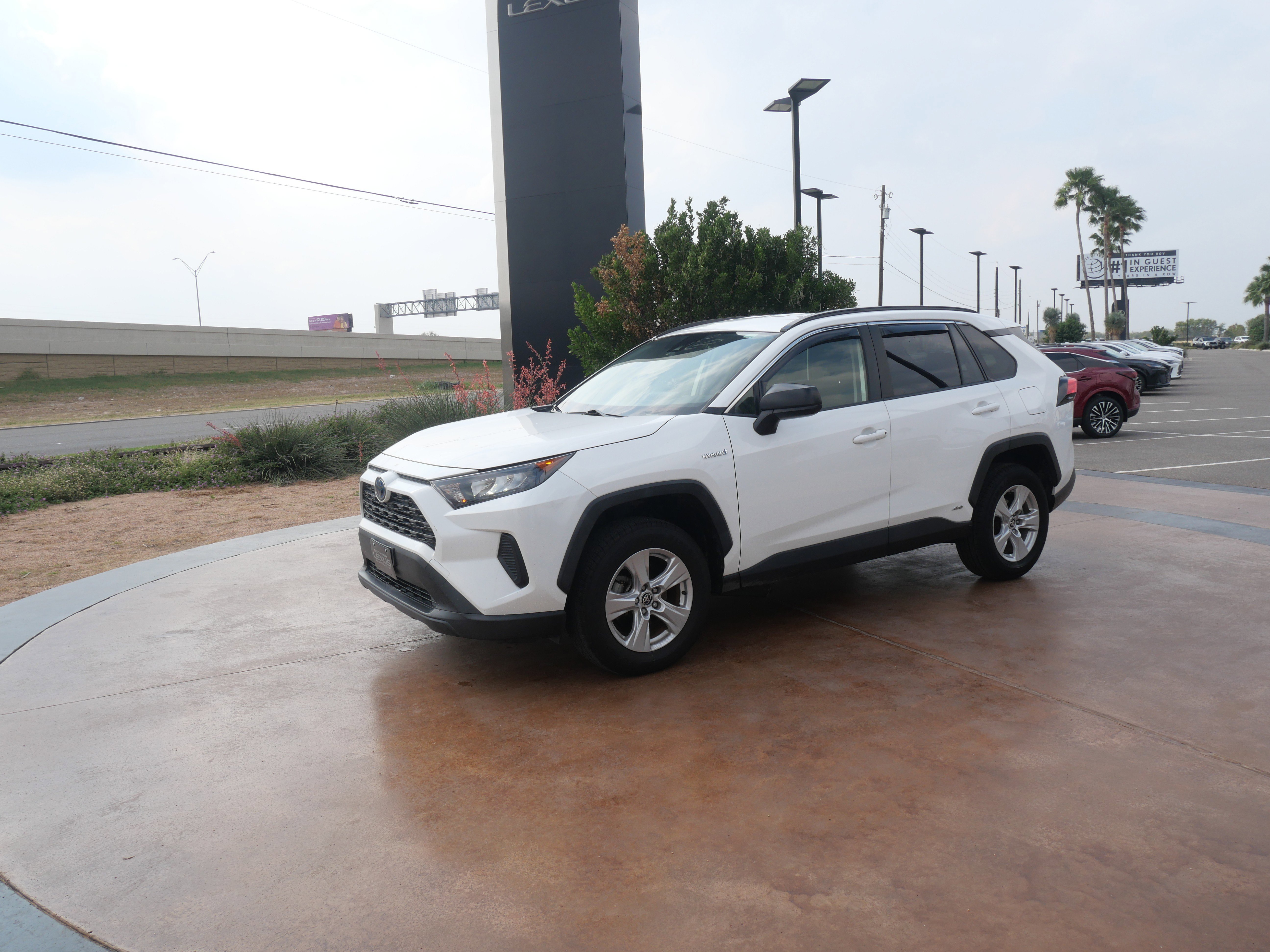 Used 2021 Toyota RAV4 LE image 5