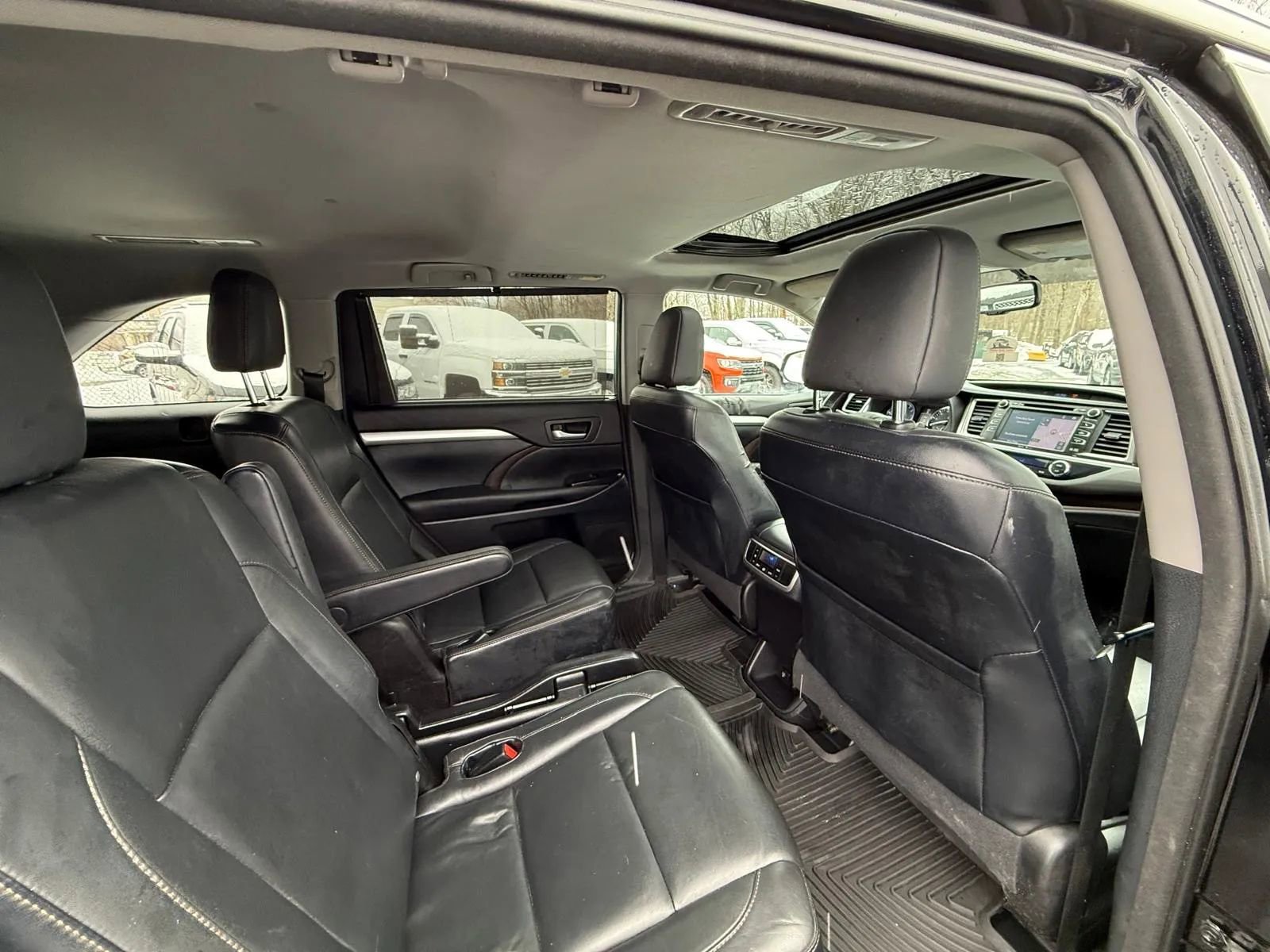 Used 2015 Toyota Highlander XLE image 27
