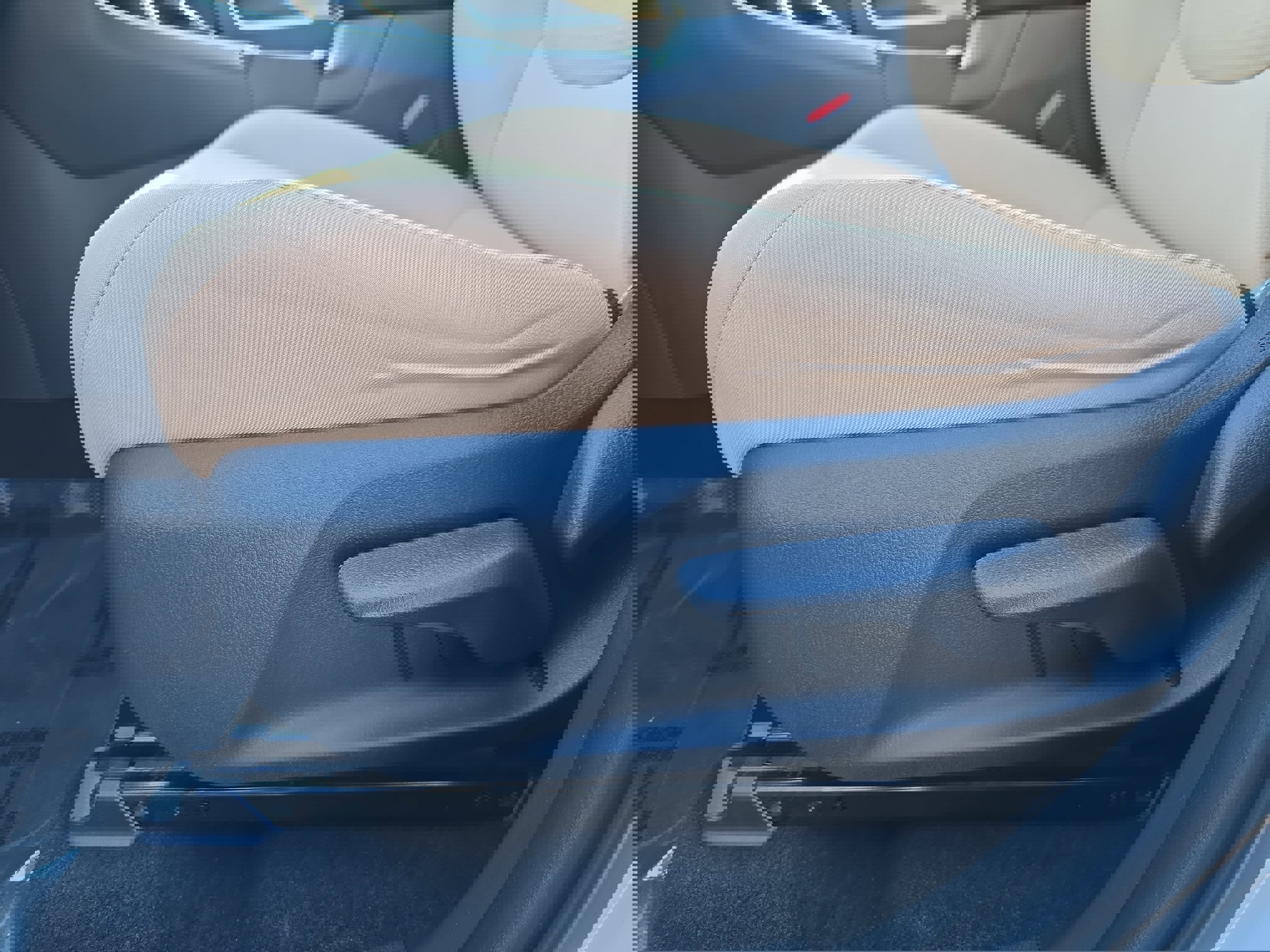 Used 2023 Toyota RAV4 LE image 29