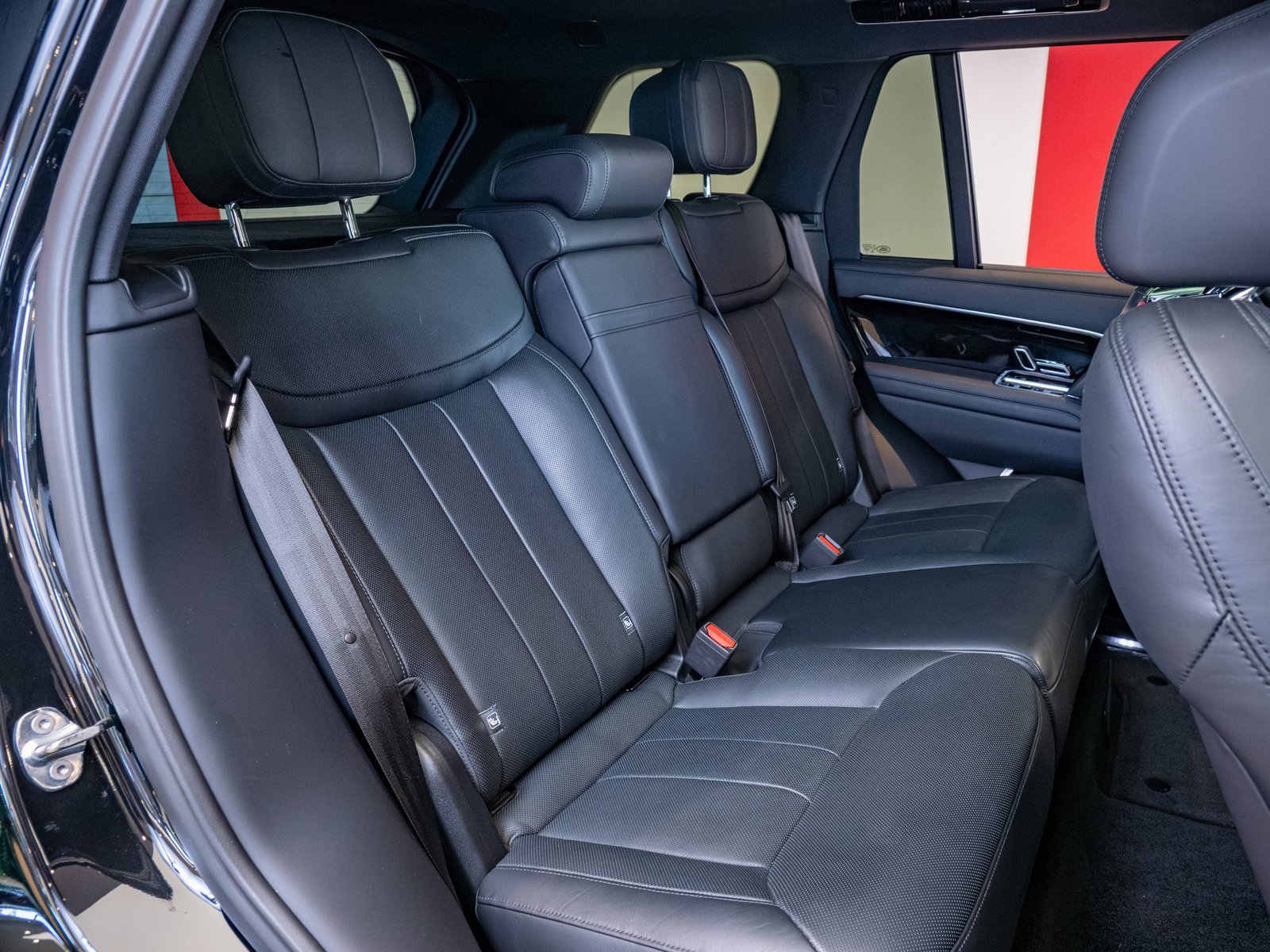 Used 2023 Land Rover Range Rover SE image 27