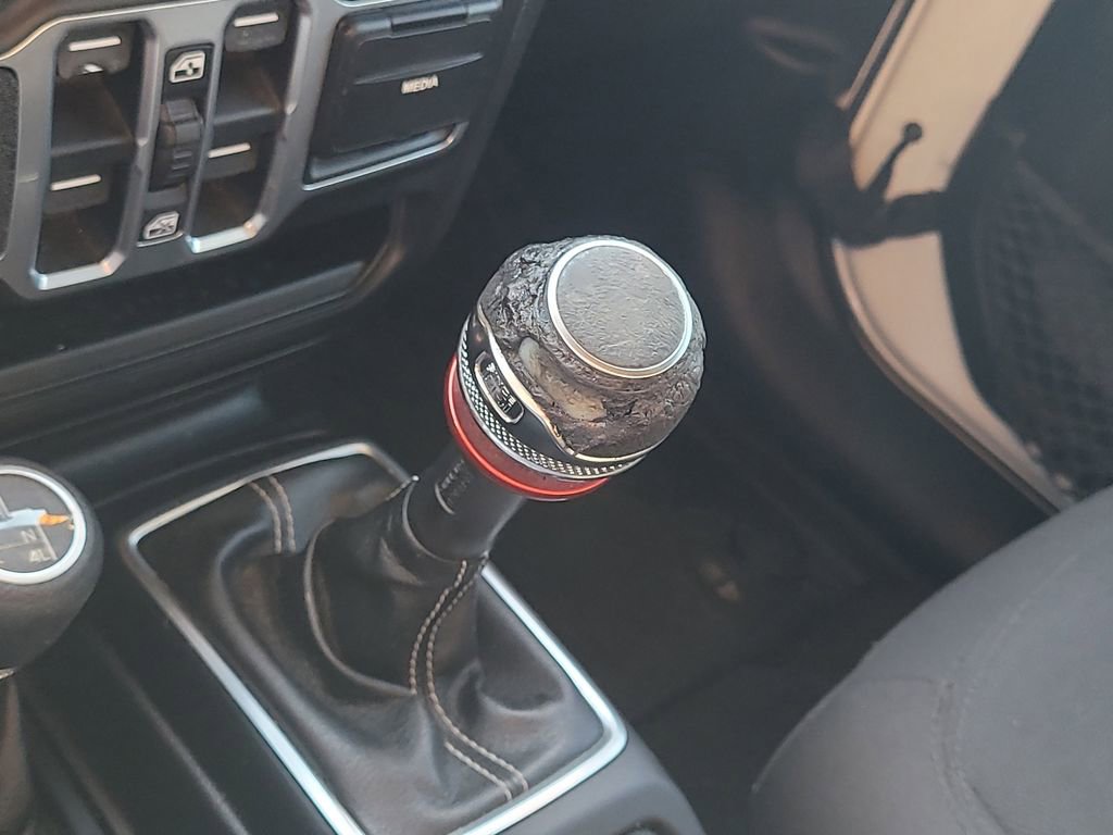 Used 2018 Jeep Wrangler Unlimited Sahara image 24