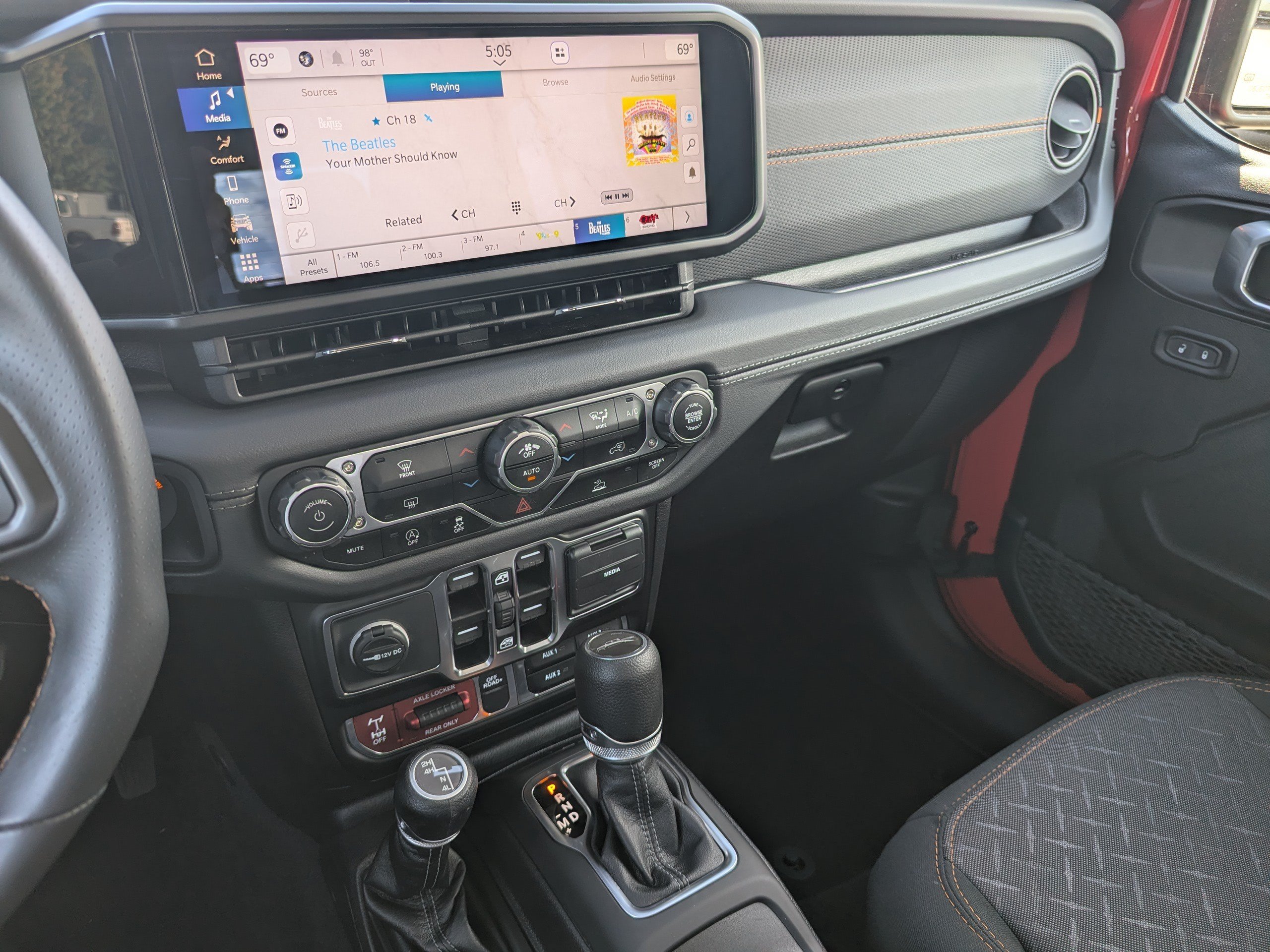 Used 2025 Jeep Gladiator Mojave AWD/4WD image 29