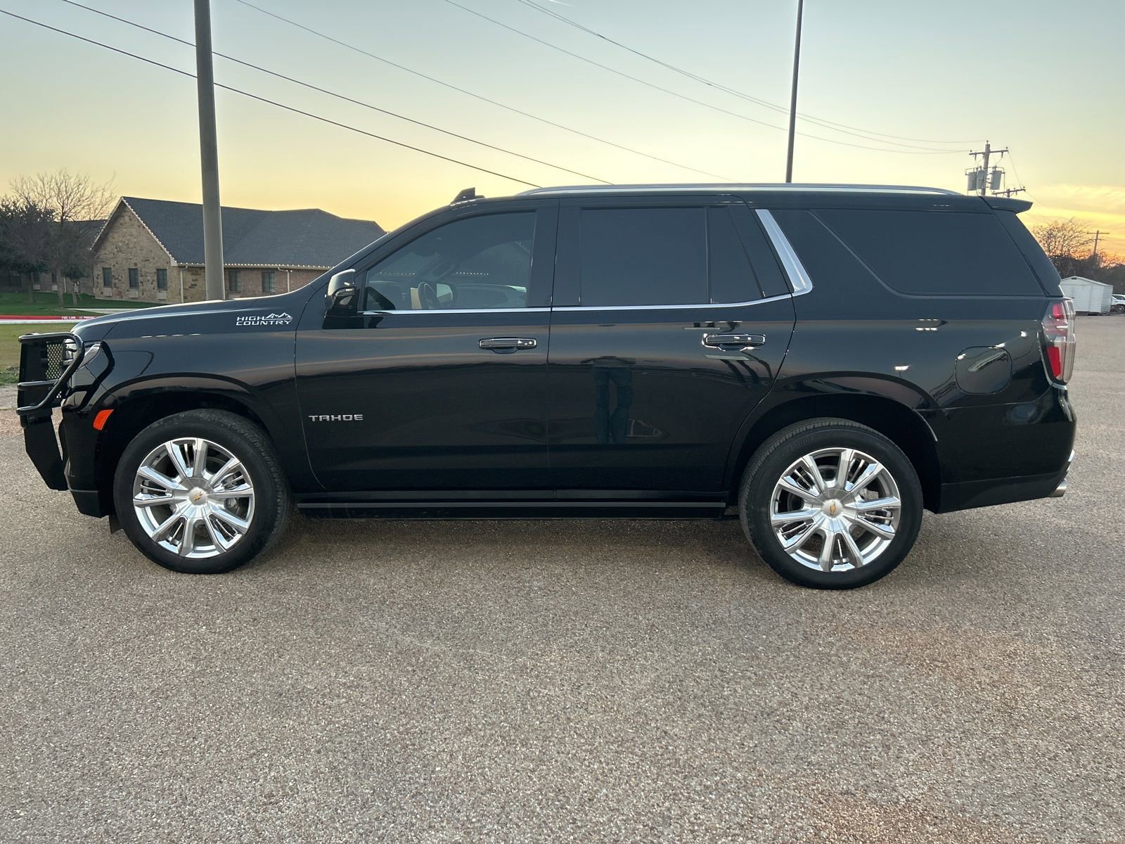 Used 2024 Chevrolet Tahoe High Country image 2