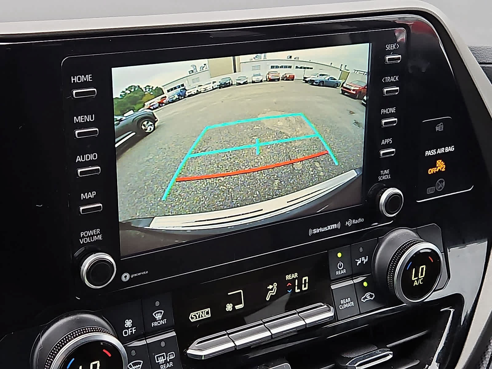 Used 2021 Toyota Highlander LE AWD/4WD image 20