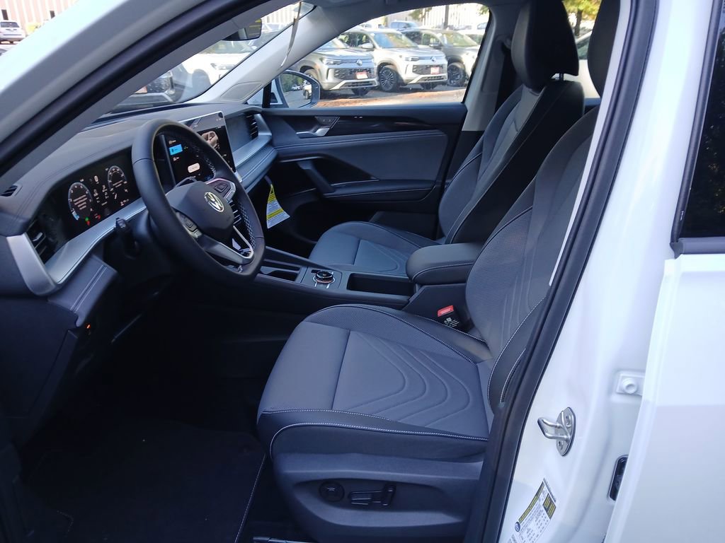 New 2026 Volkswagen Tiguan SE image 9