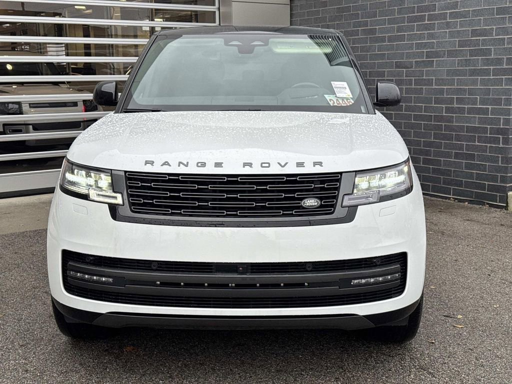 New 2025 Land Rover Range Rover SE image 2