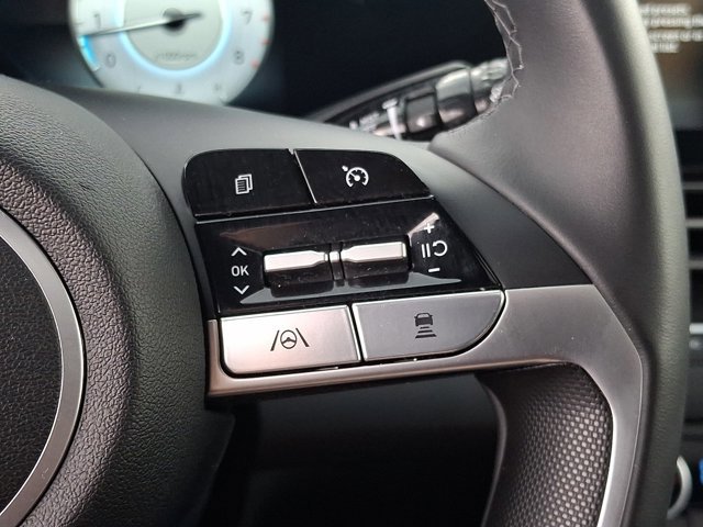 Used 2023 Hyundai Elantra Limited FWD image 23