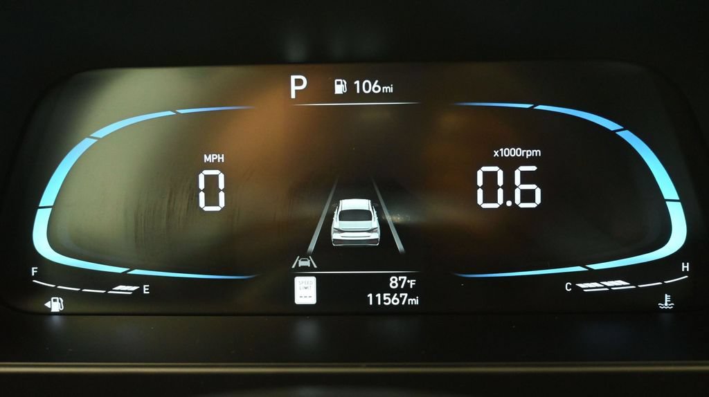 Certified 2025 Hyundai Elantra Sport FWD image 37