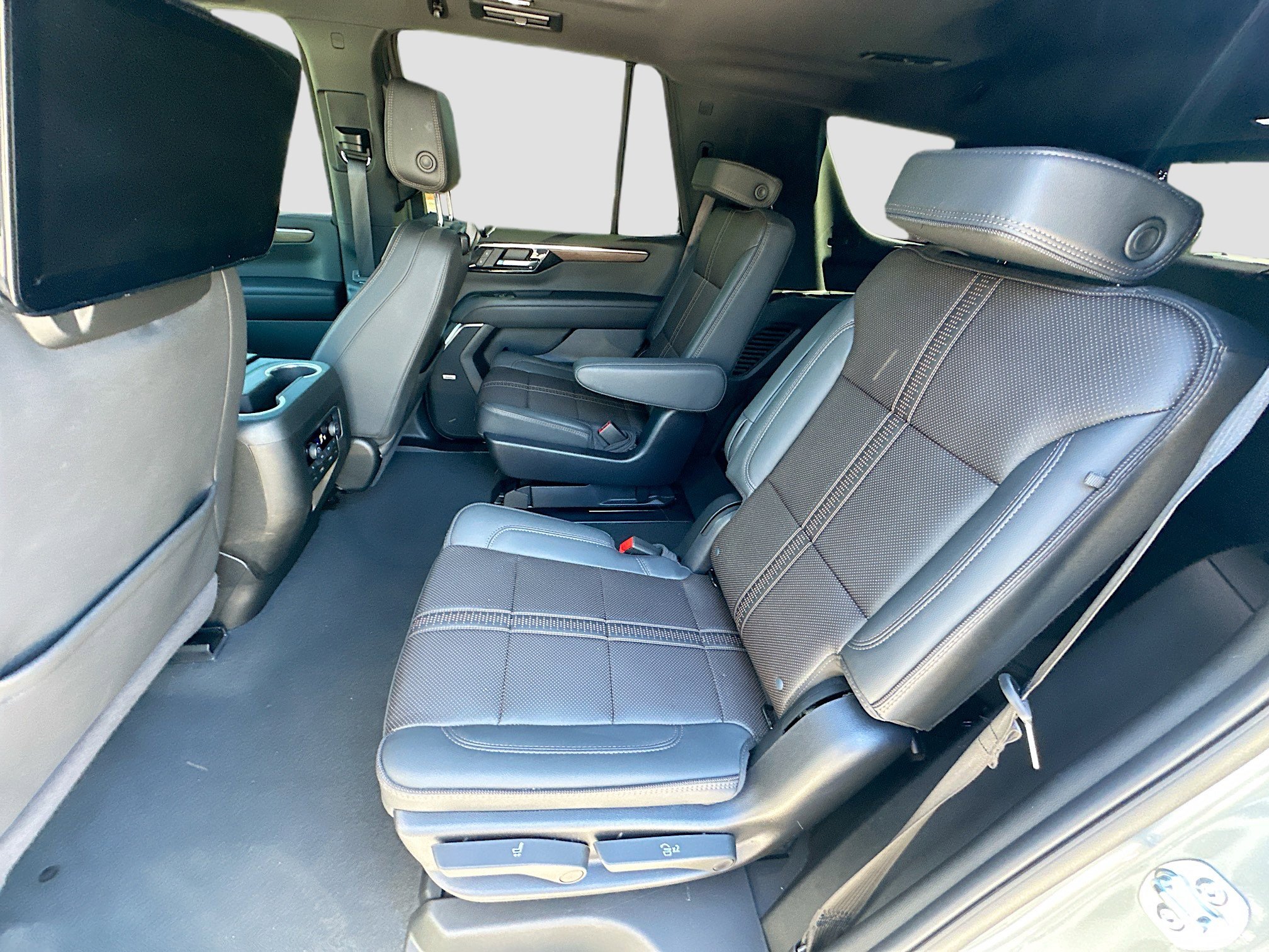 Used 2025 Chevrolet Tahoe High Country image 25