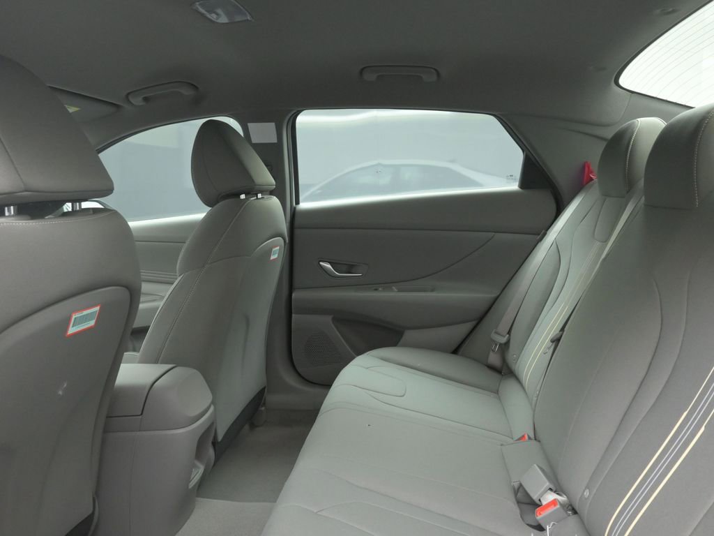 Certified 2025 Hyundai Elantra Sport FWD image 18