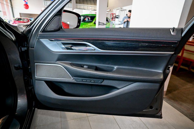 Used 2019 BMW 750i xDrive w/ M Sport Package AWD/4WD image 29