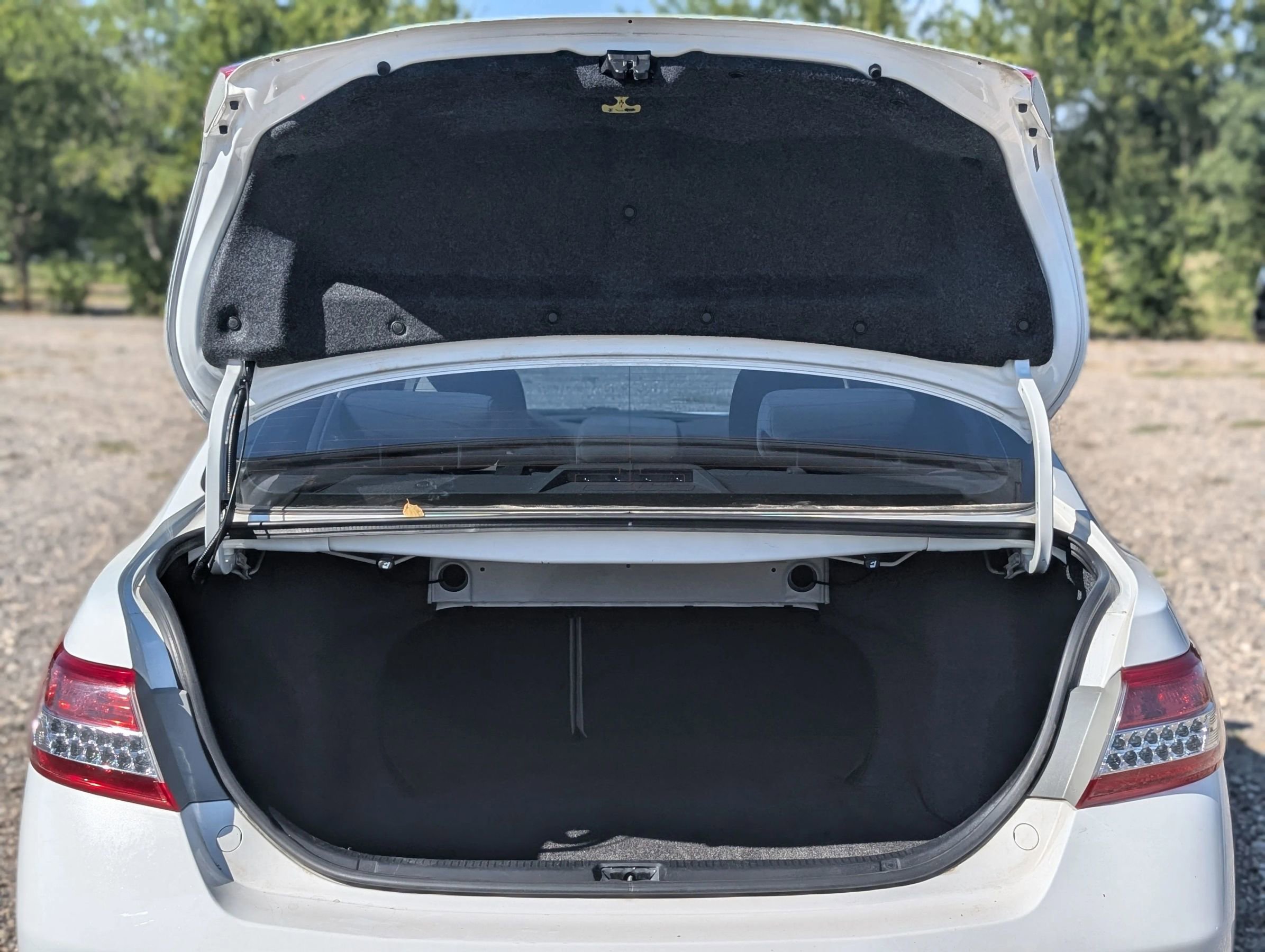 Used 2010 Toyota Camry LE image 7