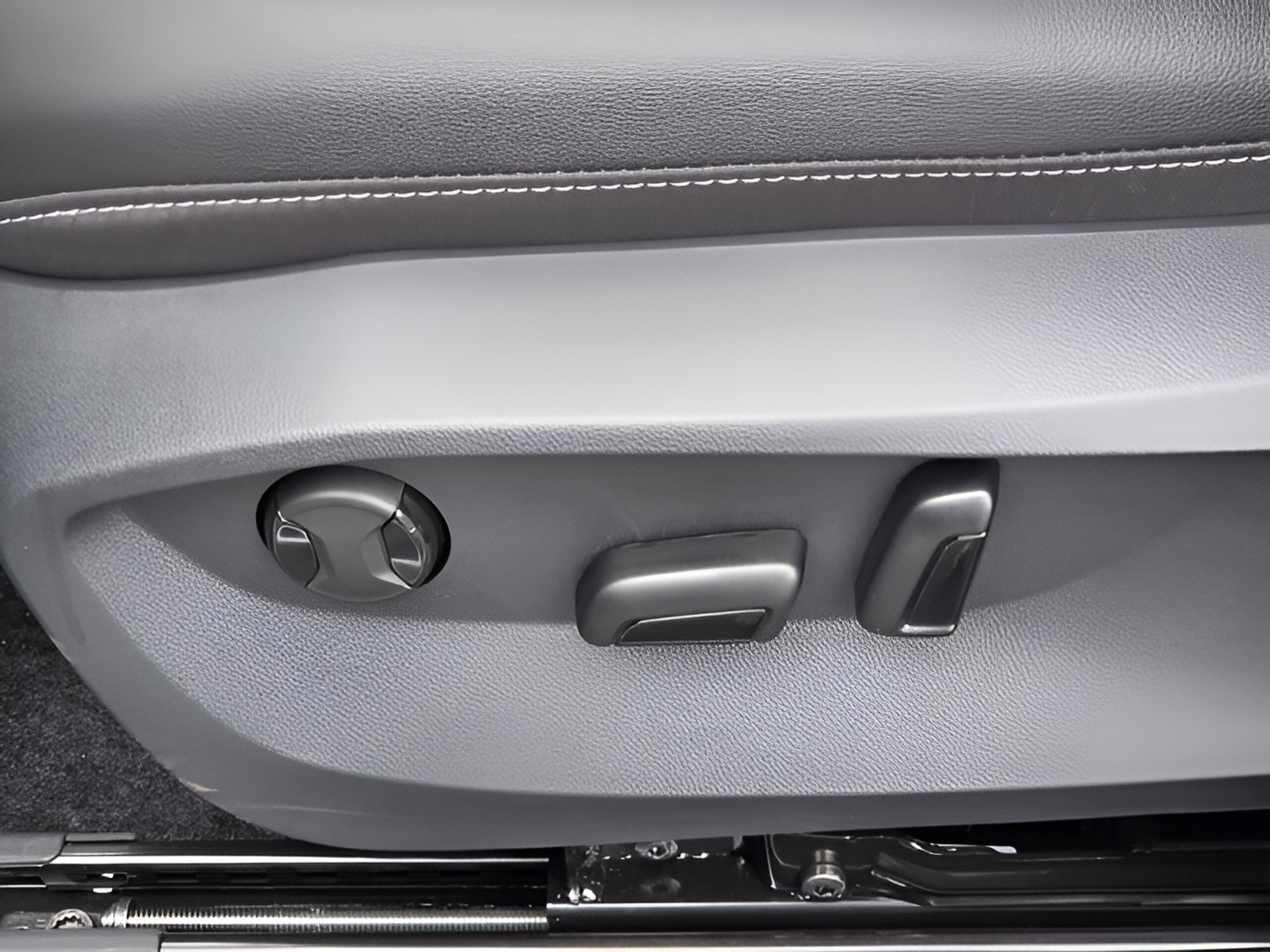 New 2026 Volkswagen Taos SE FWD image 12
