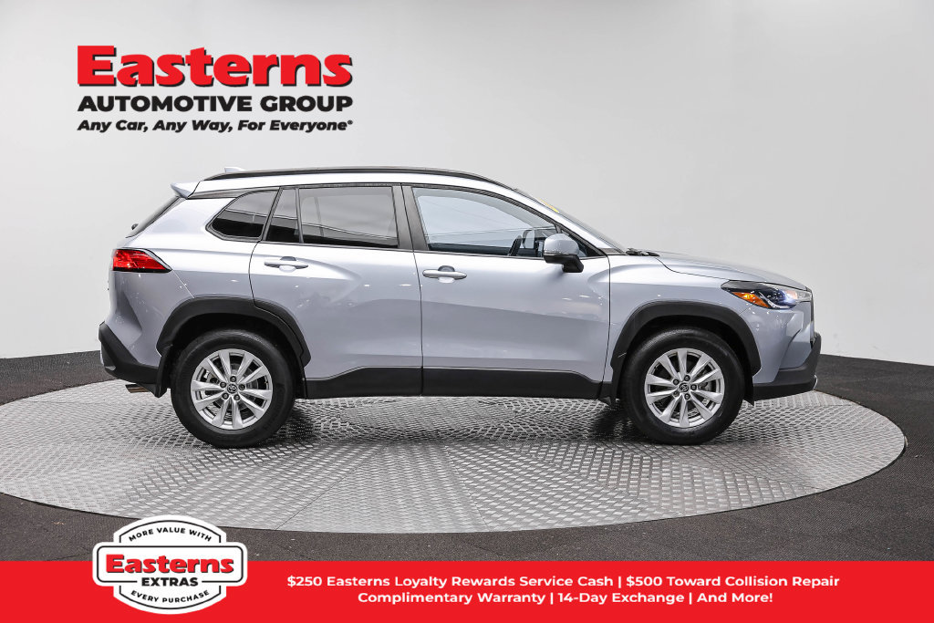 Used 2022 Toyota Corolla Cross LE AWD/4WD image 5