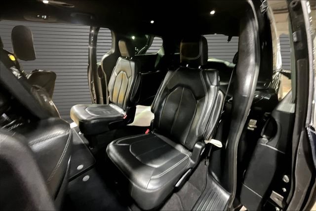 Used 2020 Chrysler Pacifica Touring-L Plus w/ S Appearance Package FWD image 20
