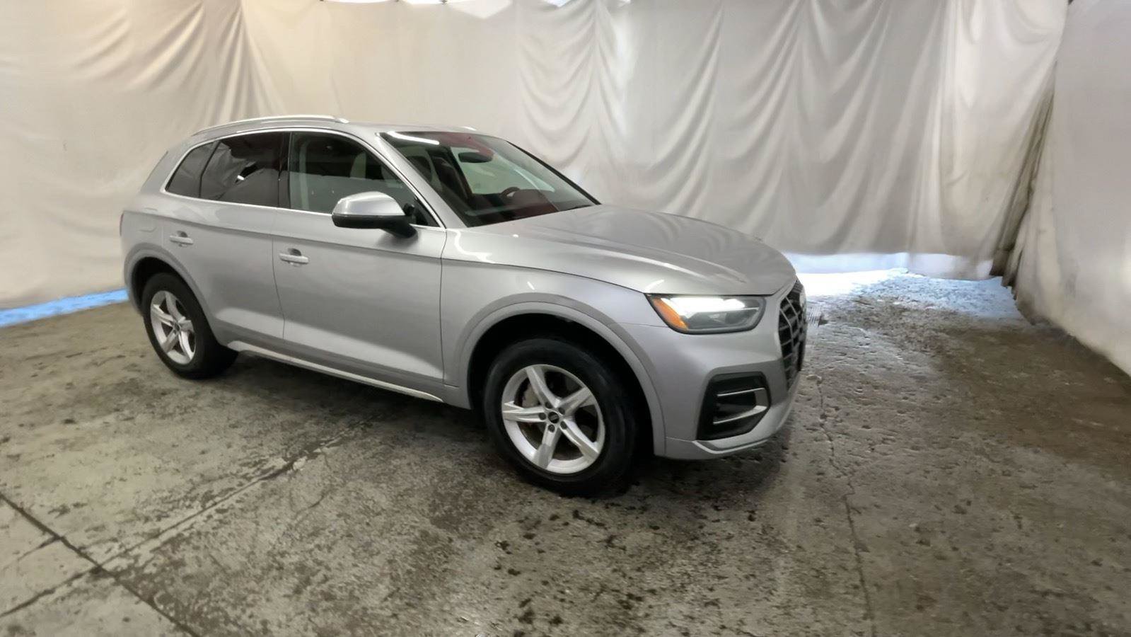 Used 2021 Audi Q5 2.0T Premium w/ Convenience Package AWD/4WD image 3