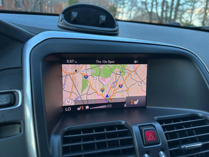 Used 2017 Volvo XC60 T6 Dynamic w/ Preferred Option Package image 31