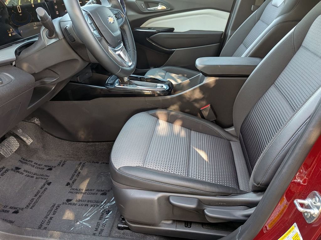 Used 2025 Chevrolet Trax LT w/ LT Convenience Package image 22